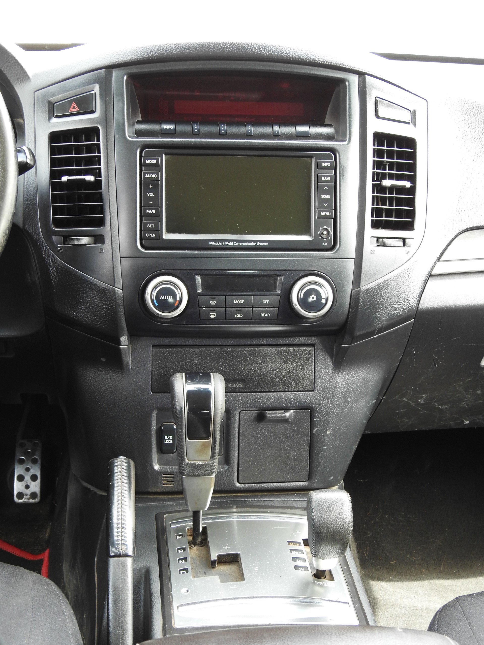 MITSUBISHI Pajero 3.2 DI-D Swiss Edition Automatic-image-17