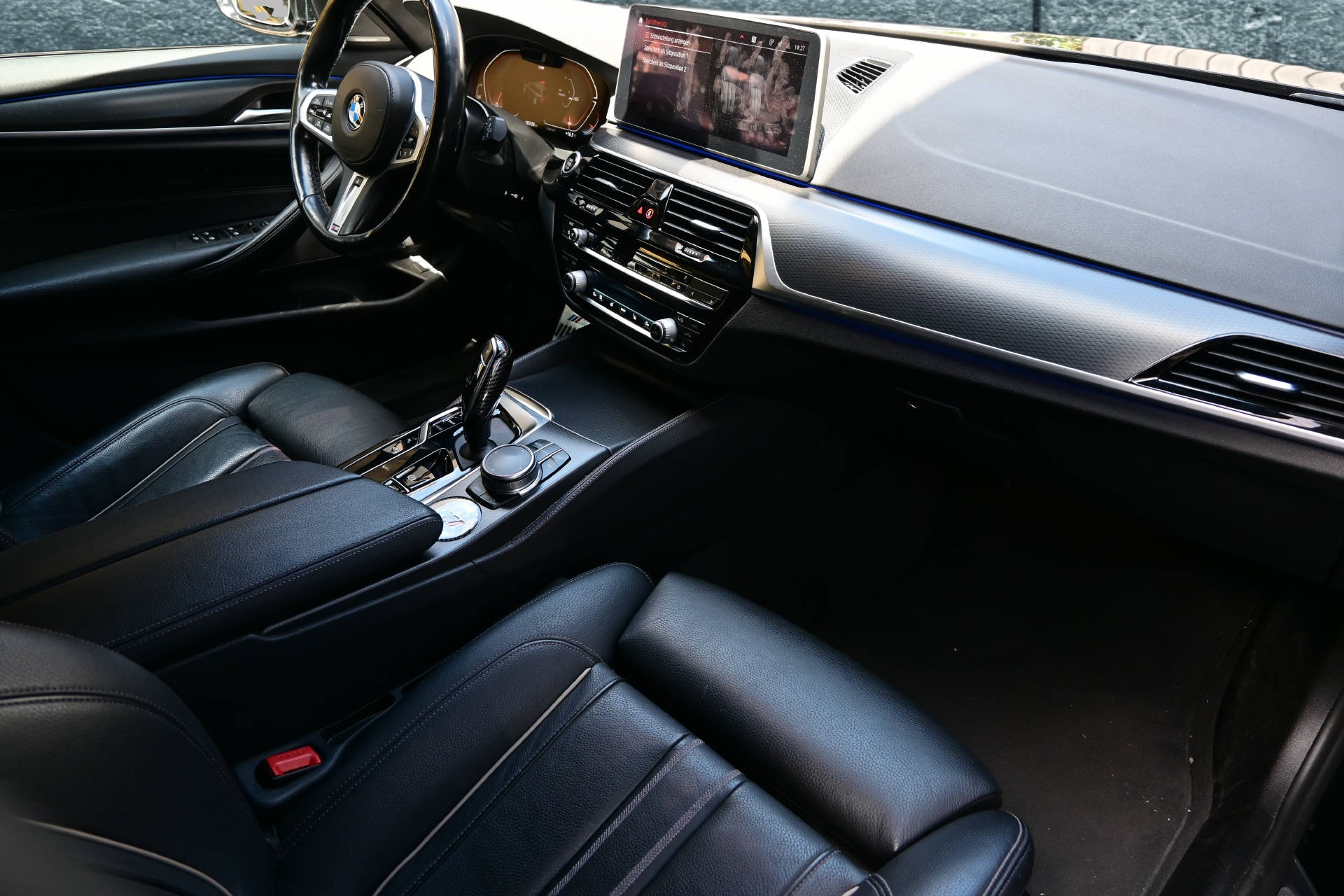 BMW 540d xDrive Touring *M-Sport*H&K*HUD*Laser Light*-image-16