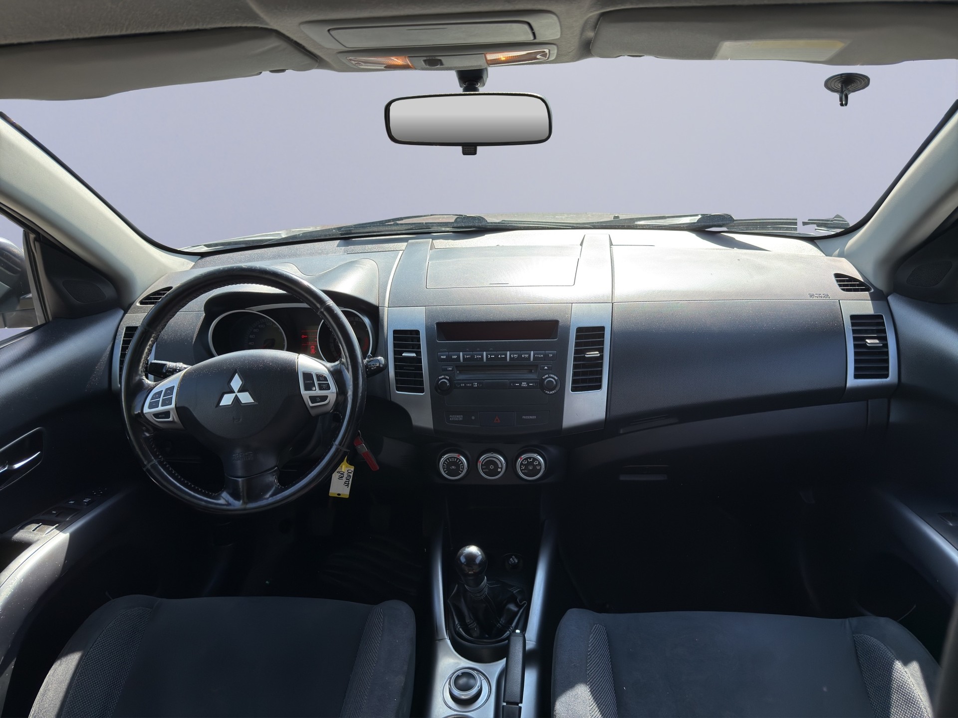 MITSUBISHI Outlander 2.0 DID Instyle 4WD-image-10