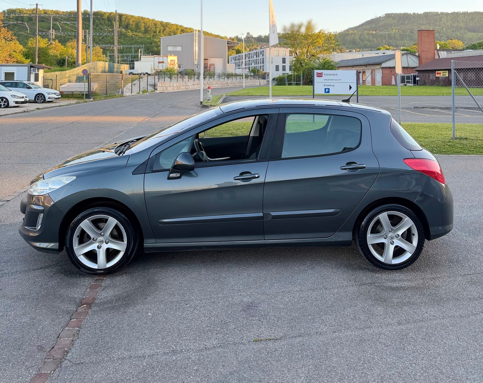 PEUGEOT 308 2.0 HDI Sport Pack Automatic-image-9
