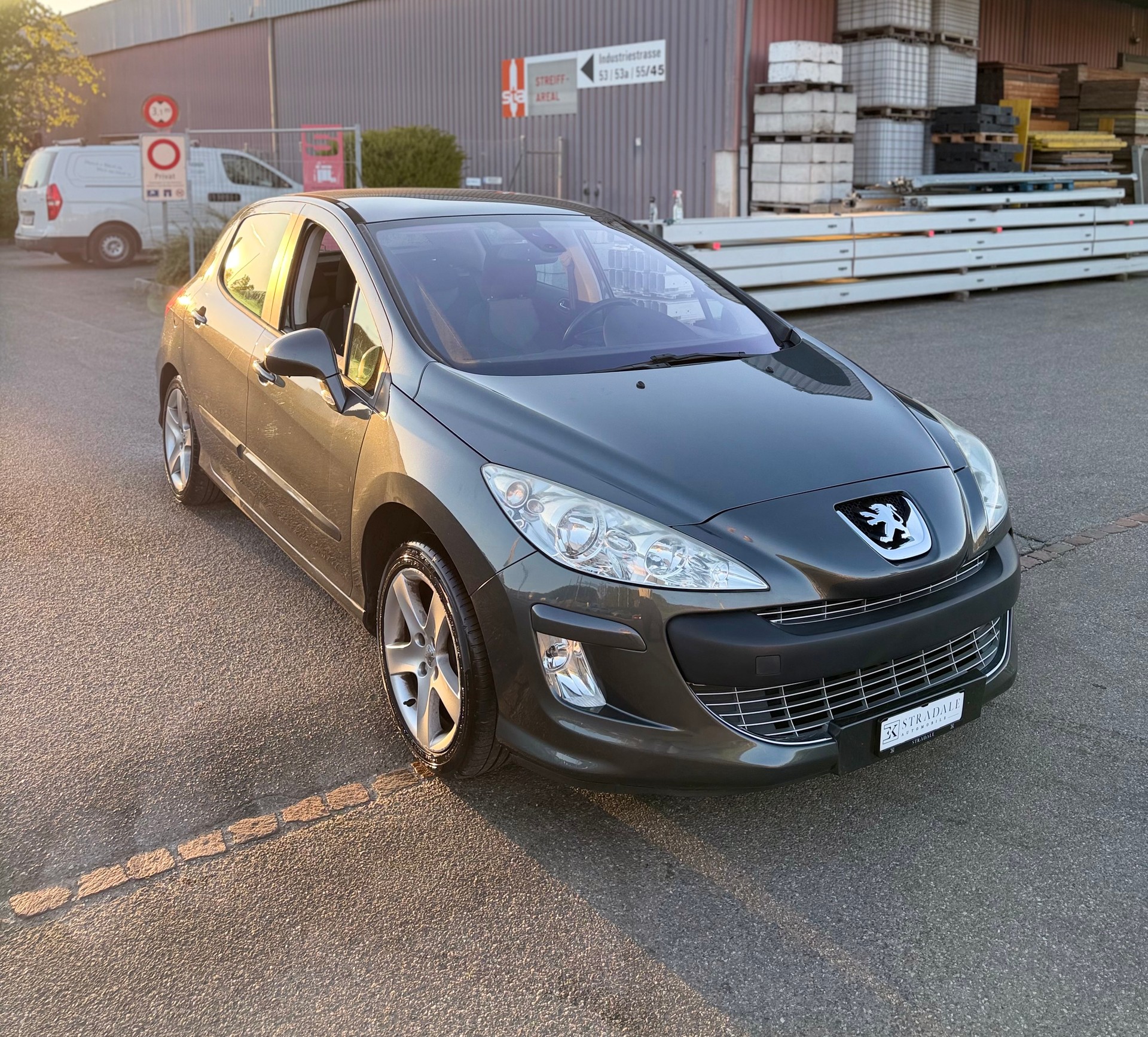 PEUGEOT 308 2.0 HDI Sport Pack Automatic-image-1