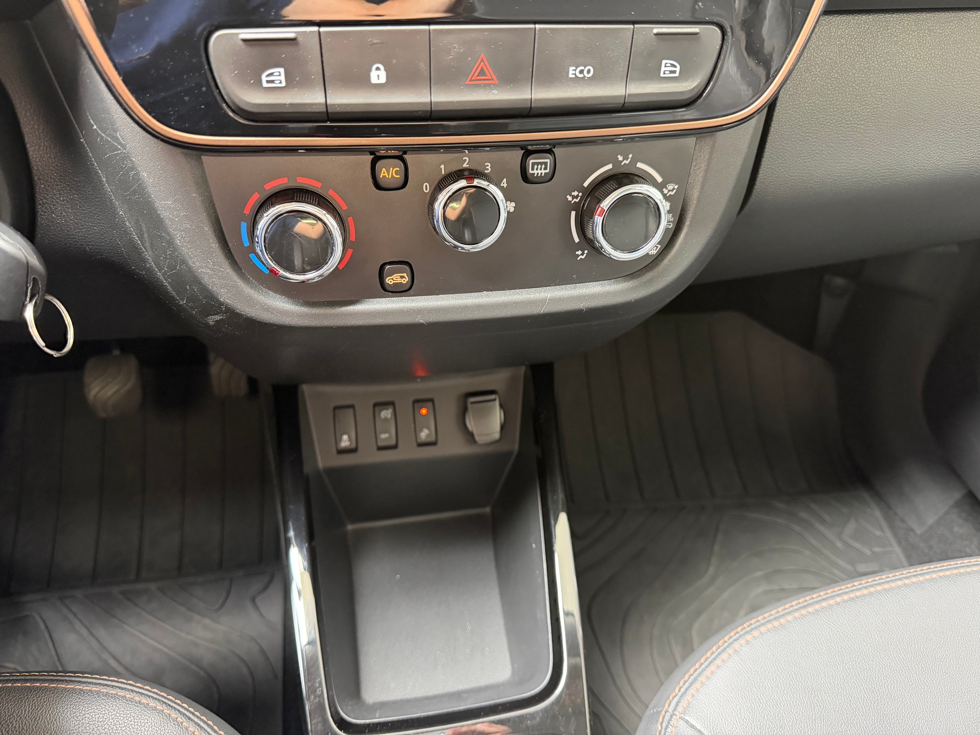 DACIA Spring 27 kWh Electric 65 Extreme-image-14