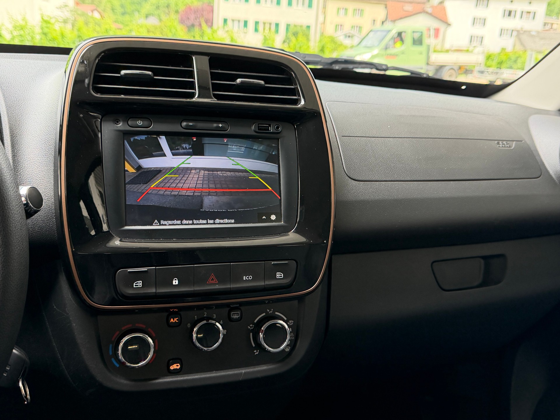 DACIA Spring 27 kWh Electric 65 Extreme-image-12