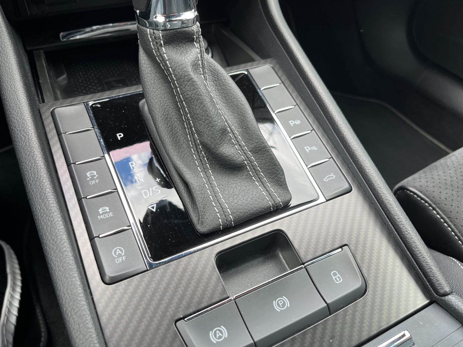 SKODA Superb Combi 2.0 TDi SportLine Light 4x4 DSG-image-14