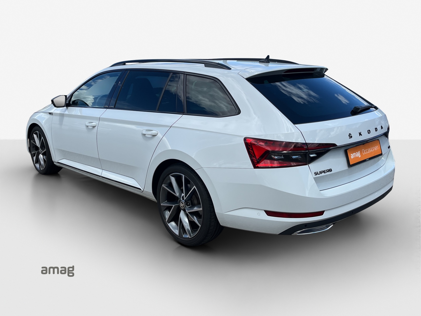 SKODA Superb Combi 2.0 TDi SportLine Light 4x4 DSG-image-2