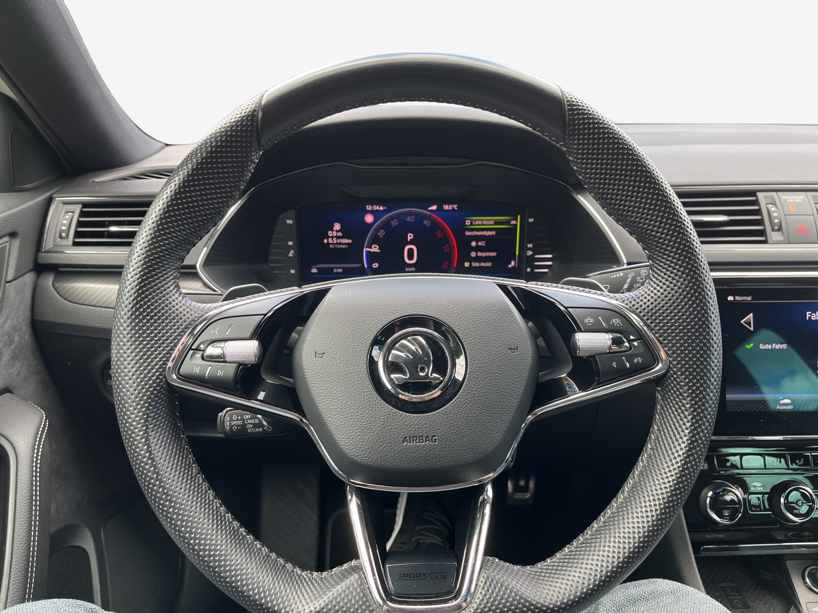 SKODA Superb Combi 2.0 TDi SportLine Light 4x4 DSG-image-9