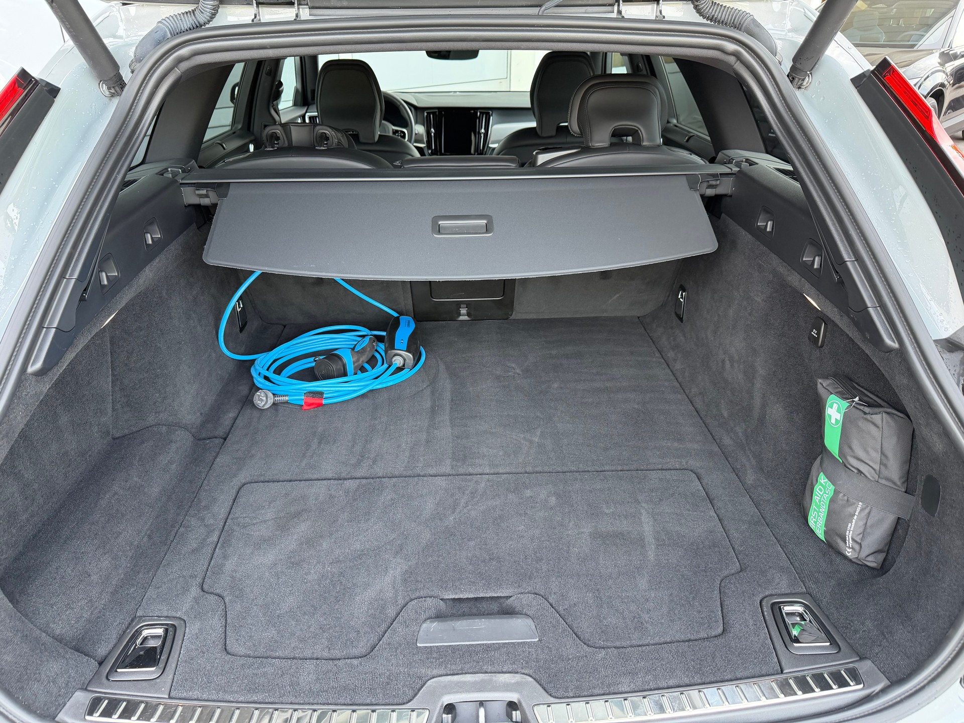 VOLVO V90 T8 eAWD Plus Dark Geartronic-image-19