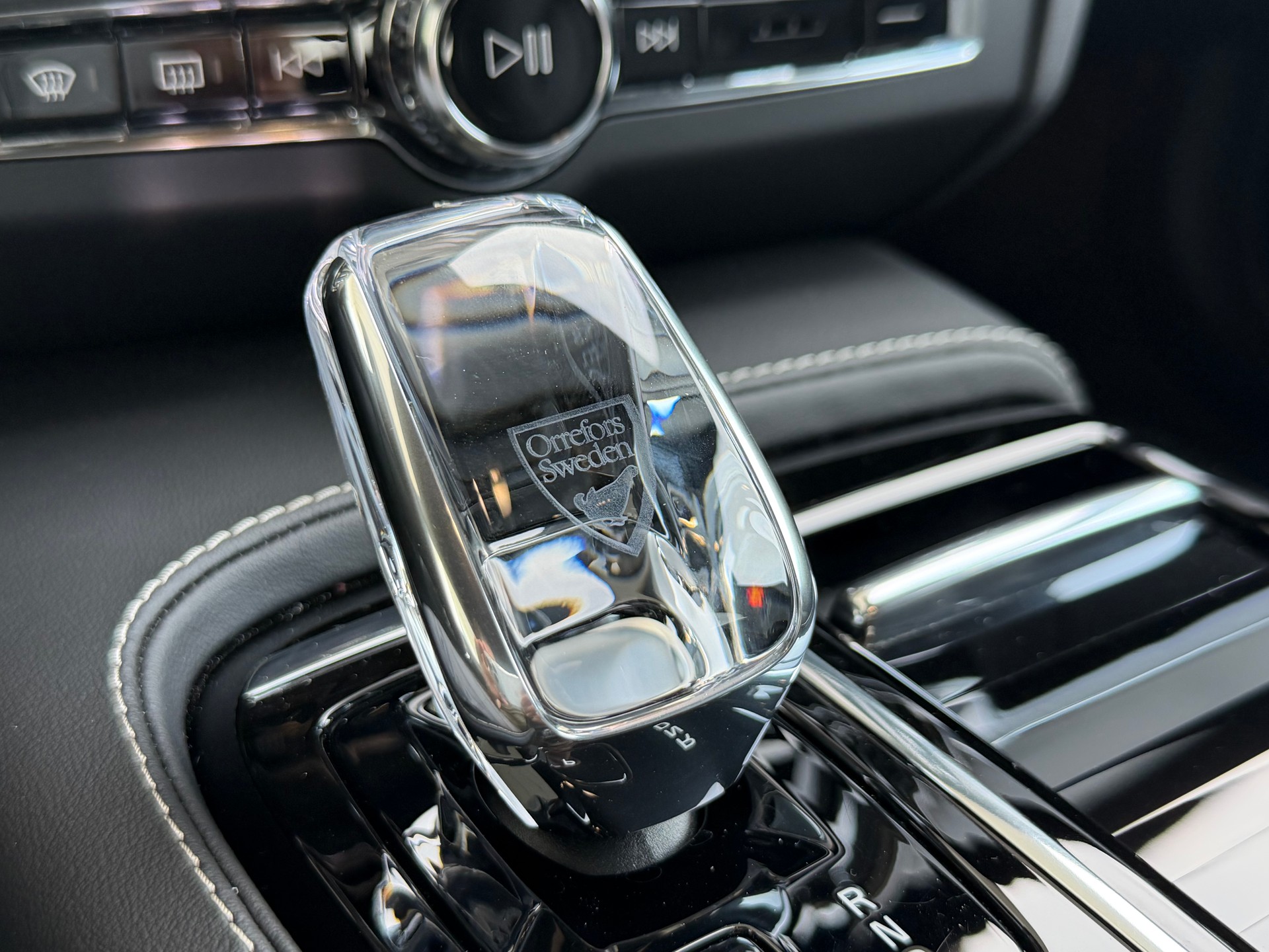 VOLVO V90 T8 eAWD Plus Dark Geartronic-image-14