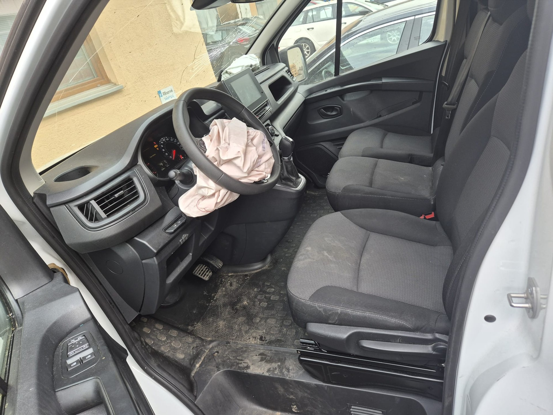 RENAULT Trafic 2.0 Blue dCi 150 Advance L2H1 EDC EN-image-9
