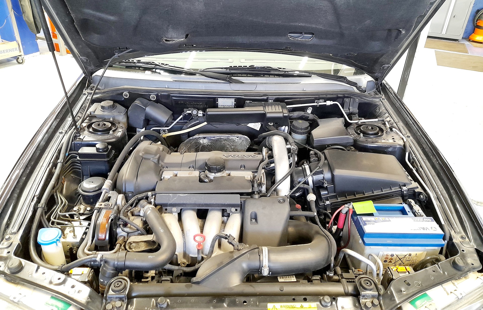 VOLVO V40 T4 Sport Edition-image-11