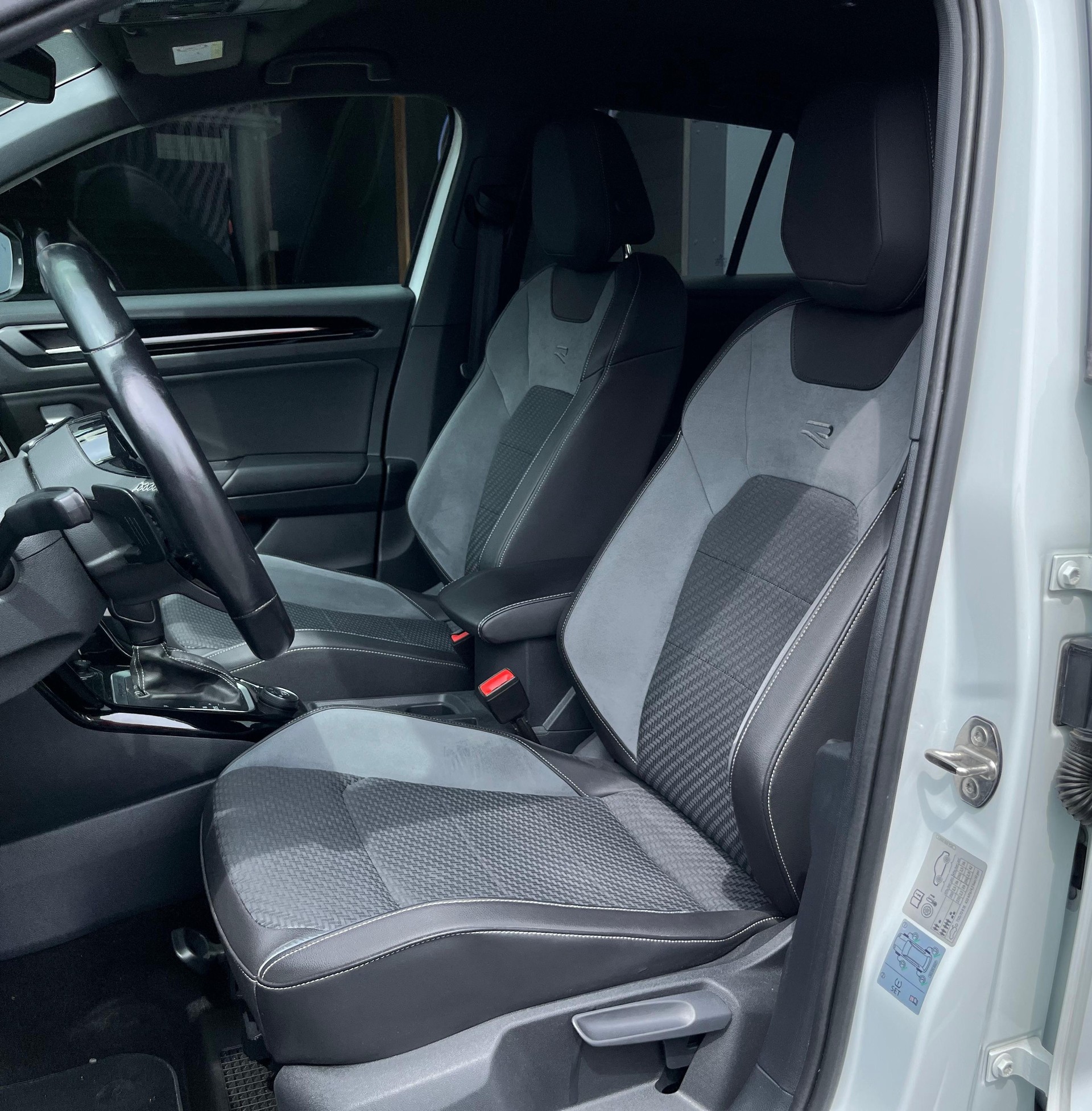 VW T-Roc 2.0 TSI R DSG 4Motion-image-11