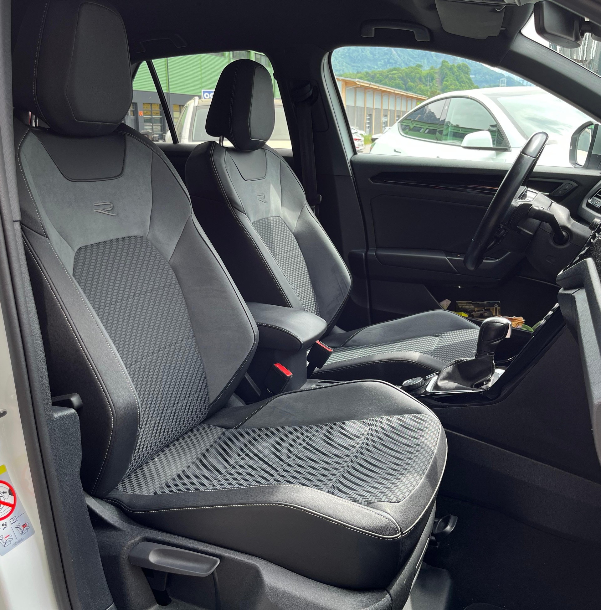 VW T-Roc 2.0 TSI R DSG 4Motion-image-18