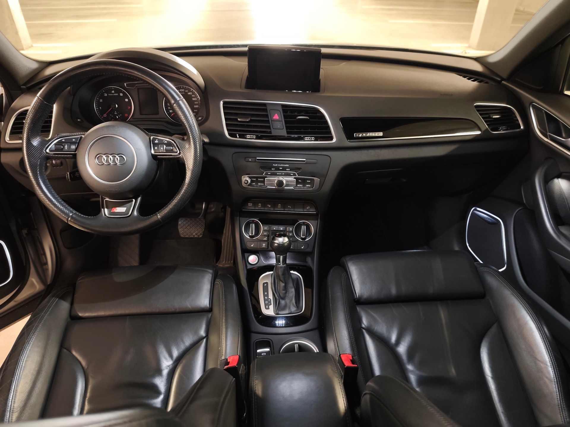 AUDI Q3 2.0 TFSI sport quattro S-tronic-image-12