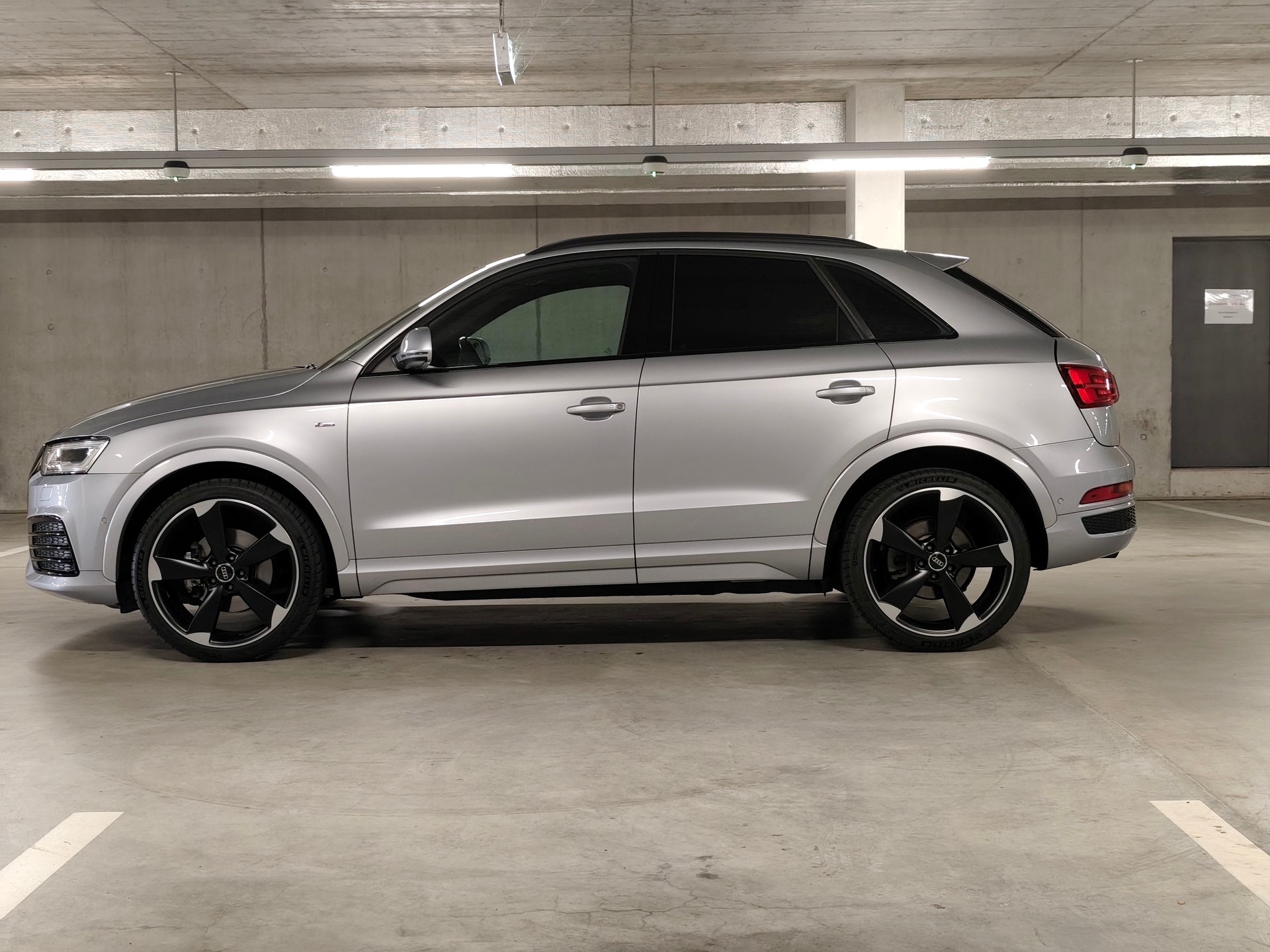 AUDI Q3 2.0 TFSI sport quattro S-tronic-image-9