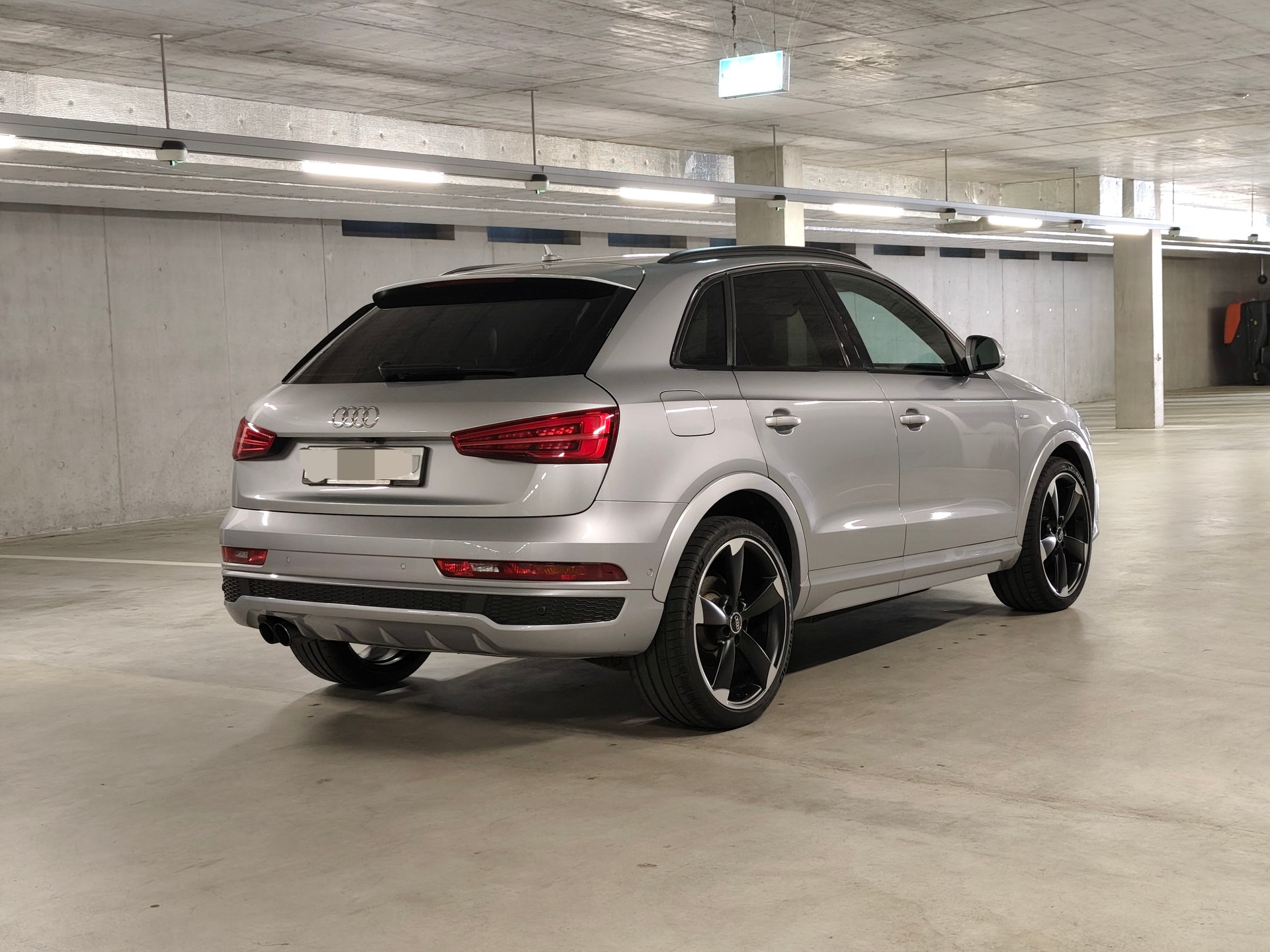 AUDI Q3 2.0 TFSI sport quattro S-tronic-image-5