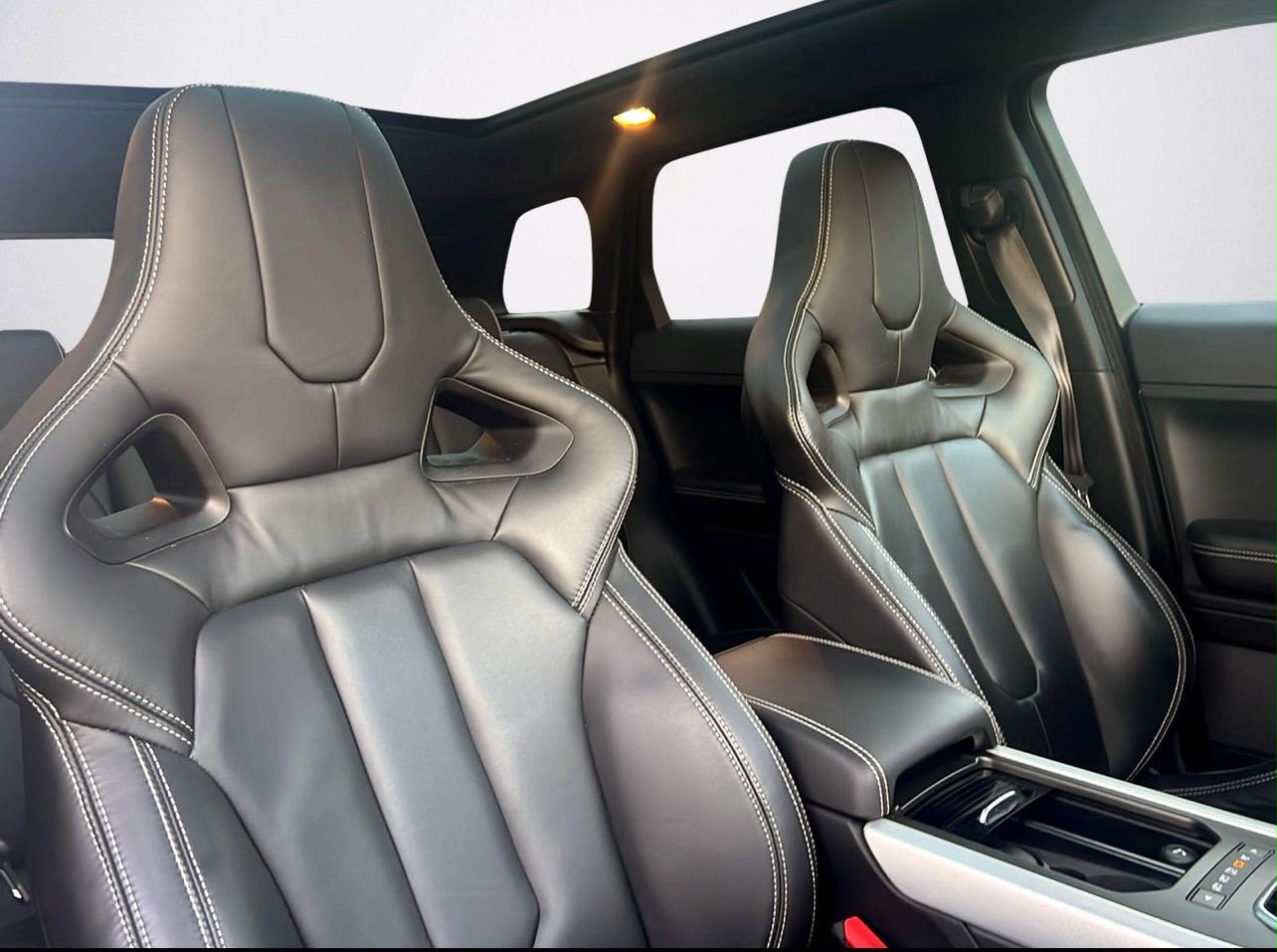 LAND ROVER Range Rover Evoque 2.0 Si4 Prestige AT6-image-2