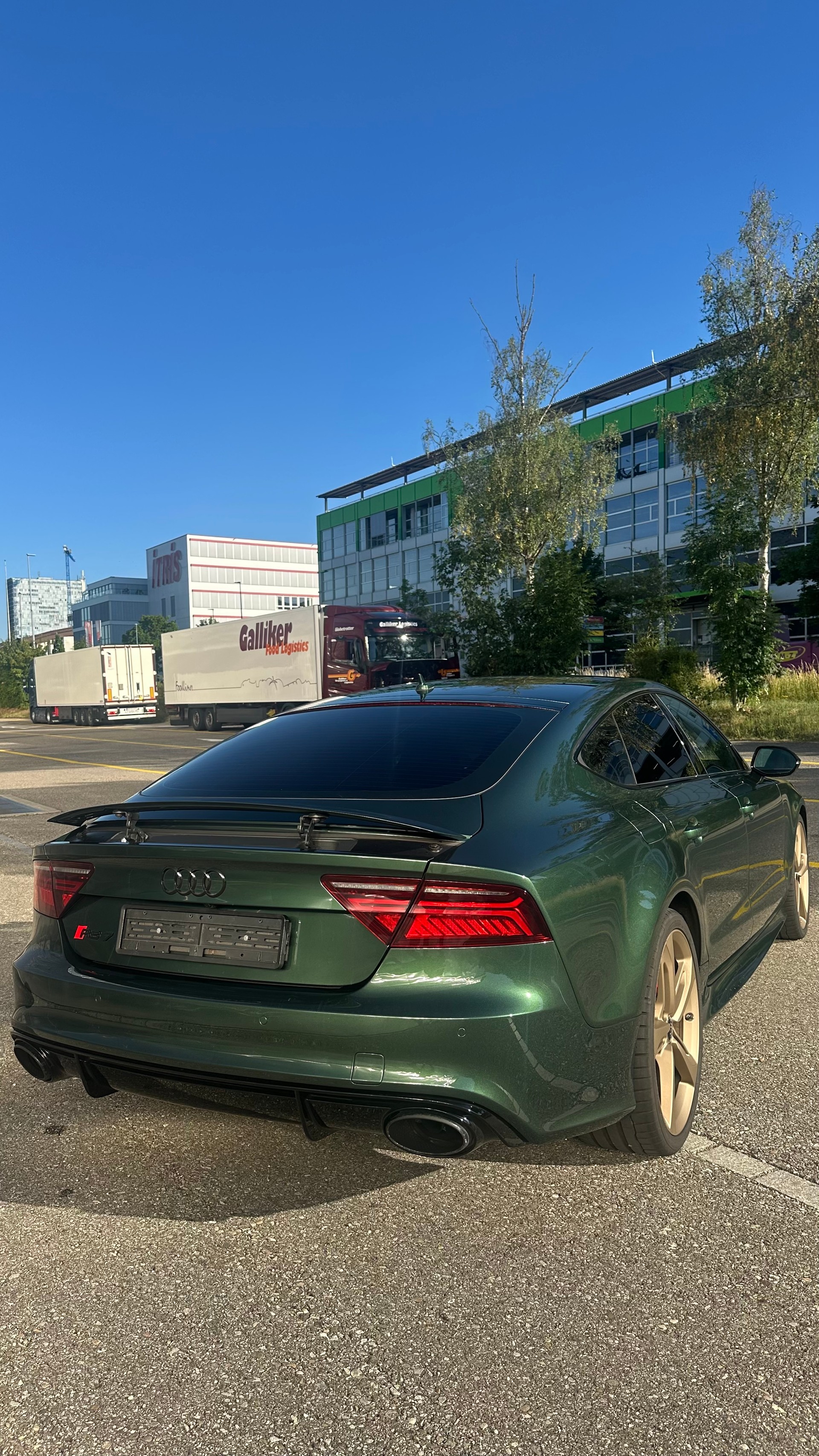 AUDI 4.0 V8 TFSI perform. qu. T-Tr.-image-3