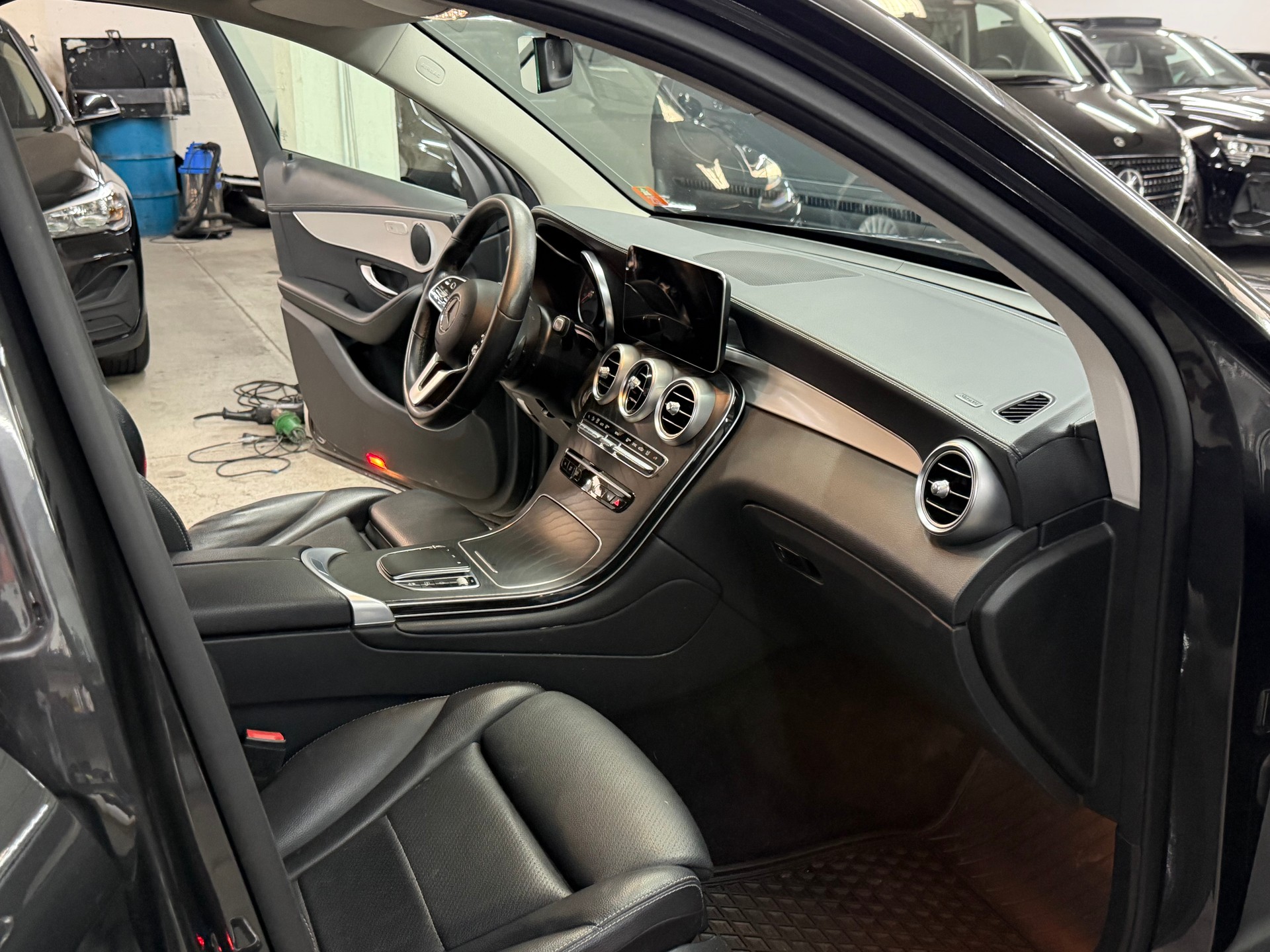 MERCEDES-BENZ GLC 220 d 4Matic 9G-Tronic-image-8