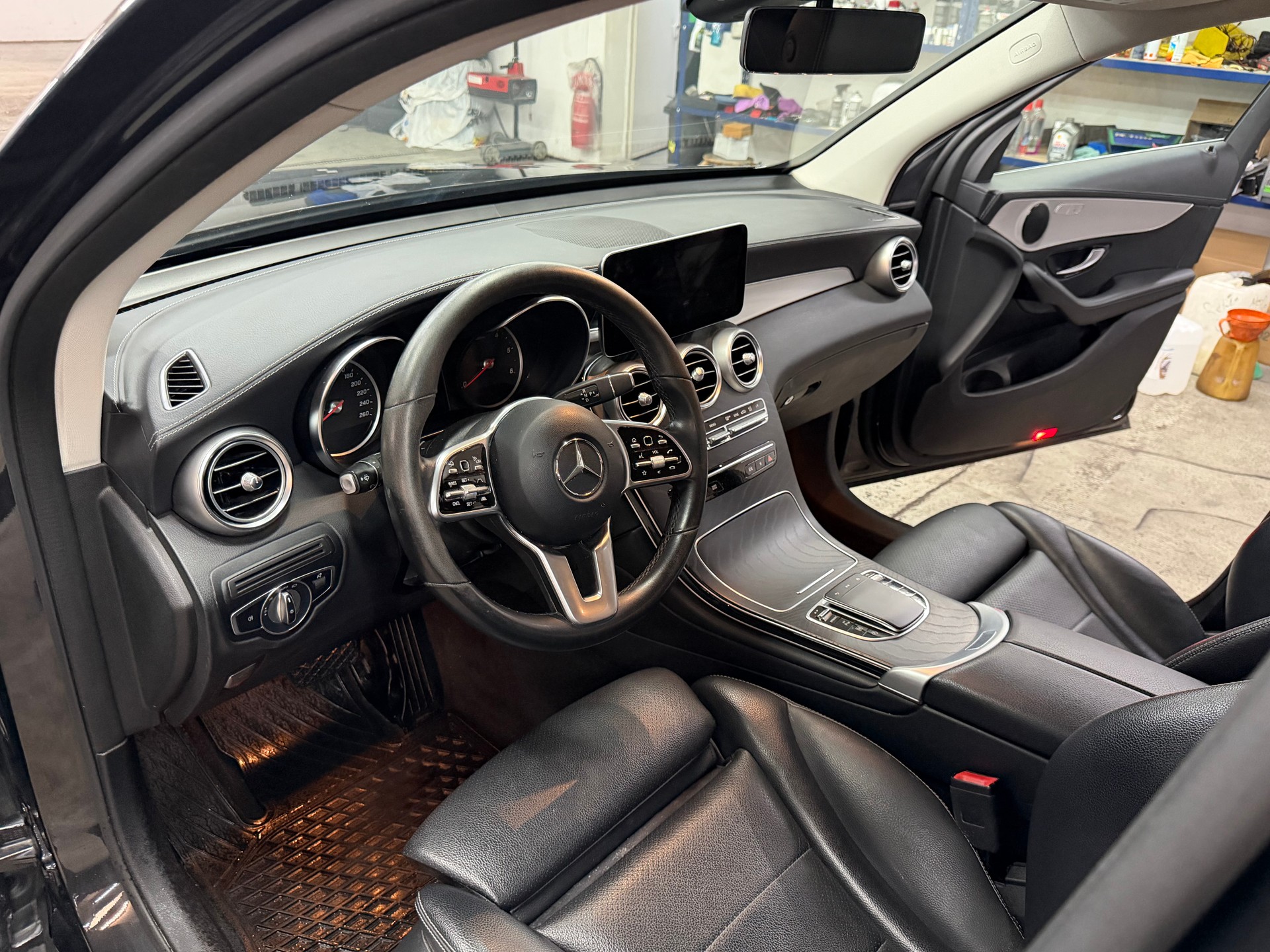 MERCEDES-BENZ GLC 220 d 4Matic 9G-Tronic-image-14