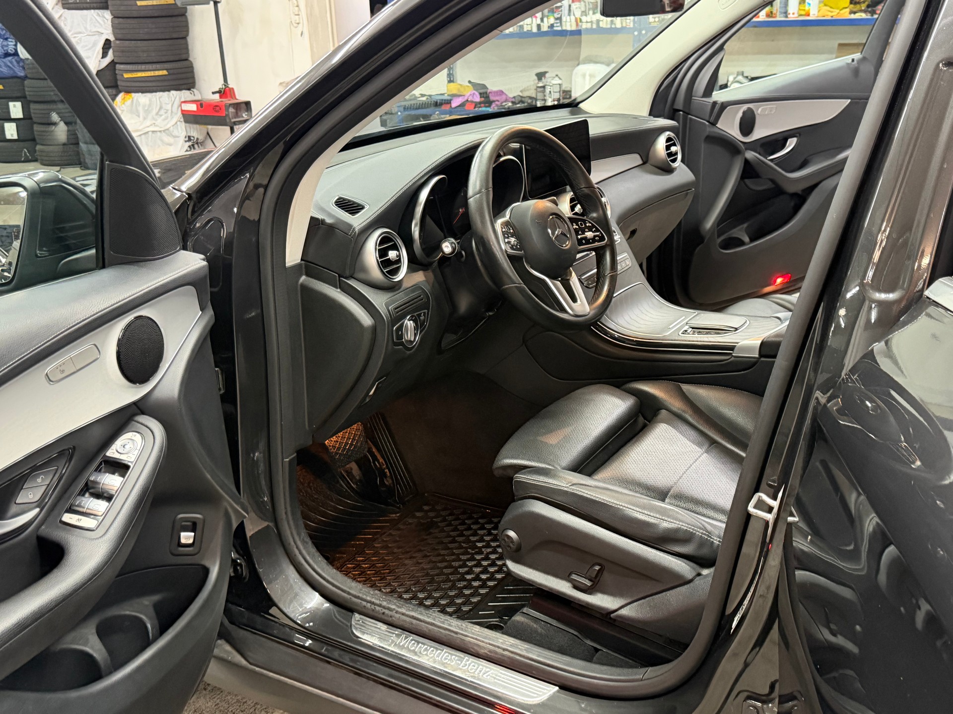 MERCEDES-BENZ GLC 220 d 4Matic 9G-Tronic-image-15