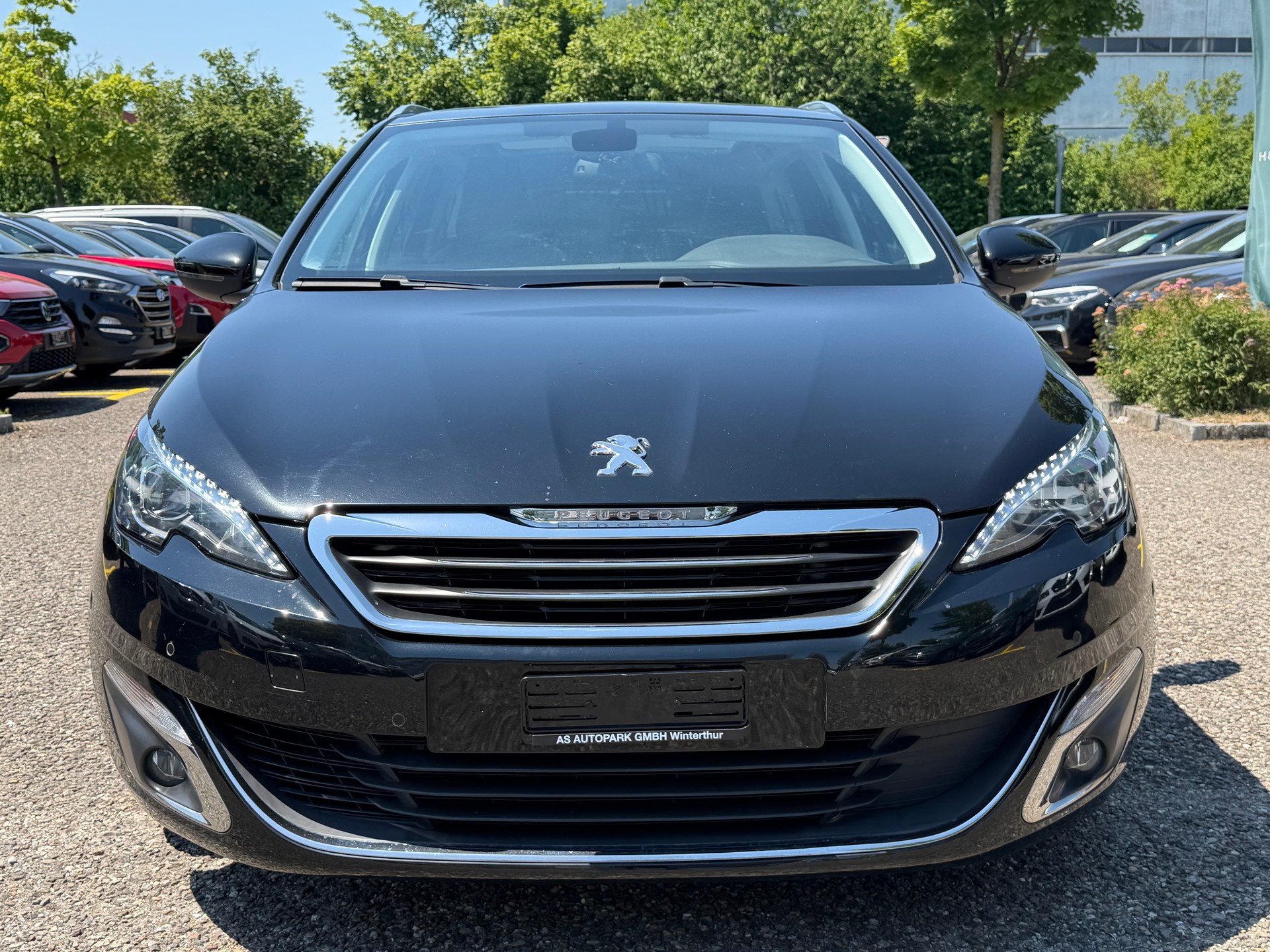 PEUGEOT 308 SW 1.2 THP Féline Automatic-image-1