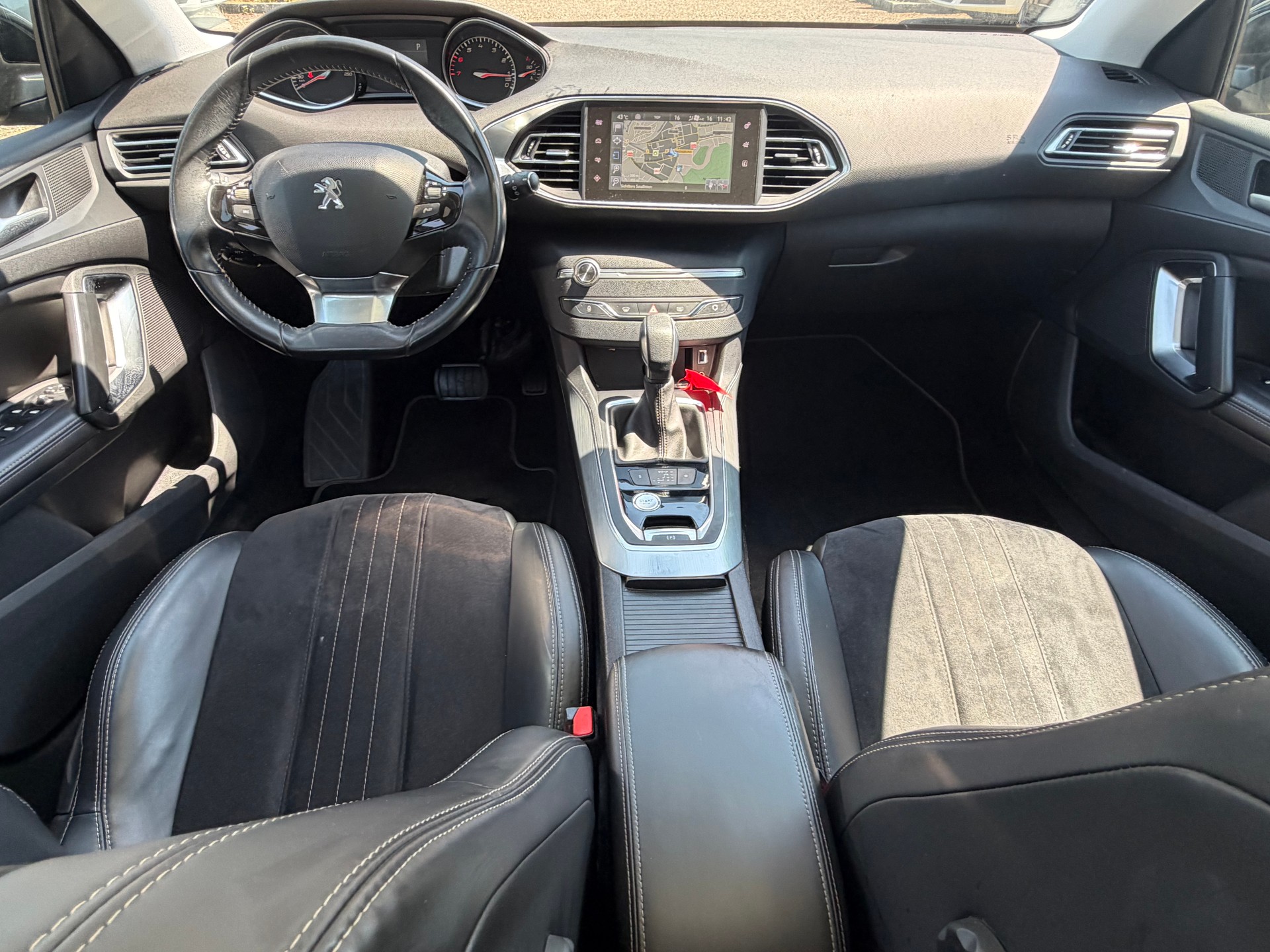 PEUGEOT 308 SW 1.2 THP Féline Automatic-image-10