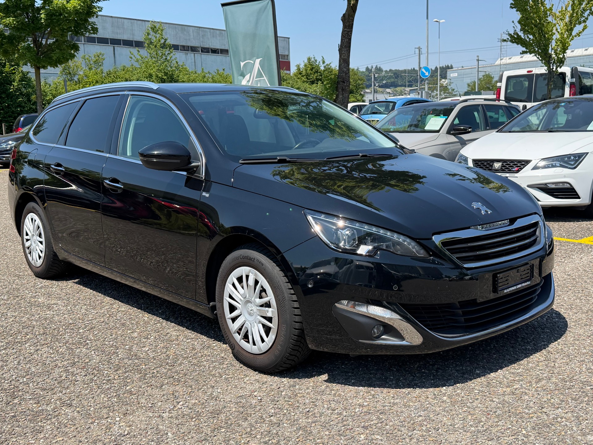 PEUGEOT 308 SW 1.2 THP Féline Automatic-image-2