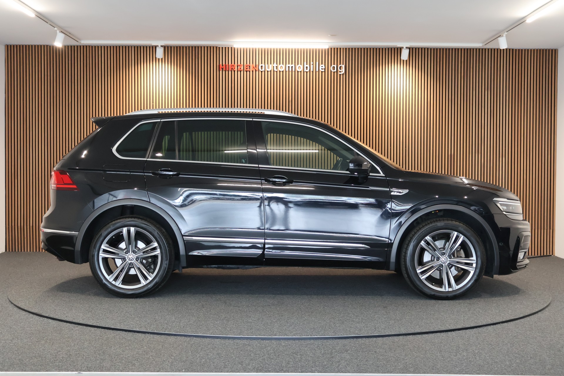 VW Tiguan 2.0TSI R-Line 4Motion DSG-image-5