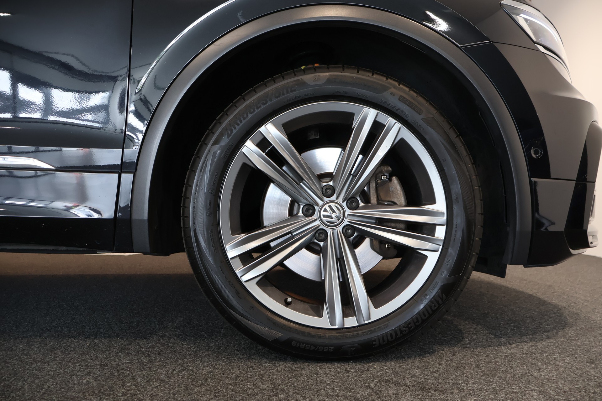 VW Tiguan 2.0TSI R-Line 4Motion DSG-image-29