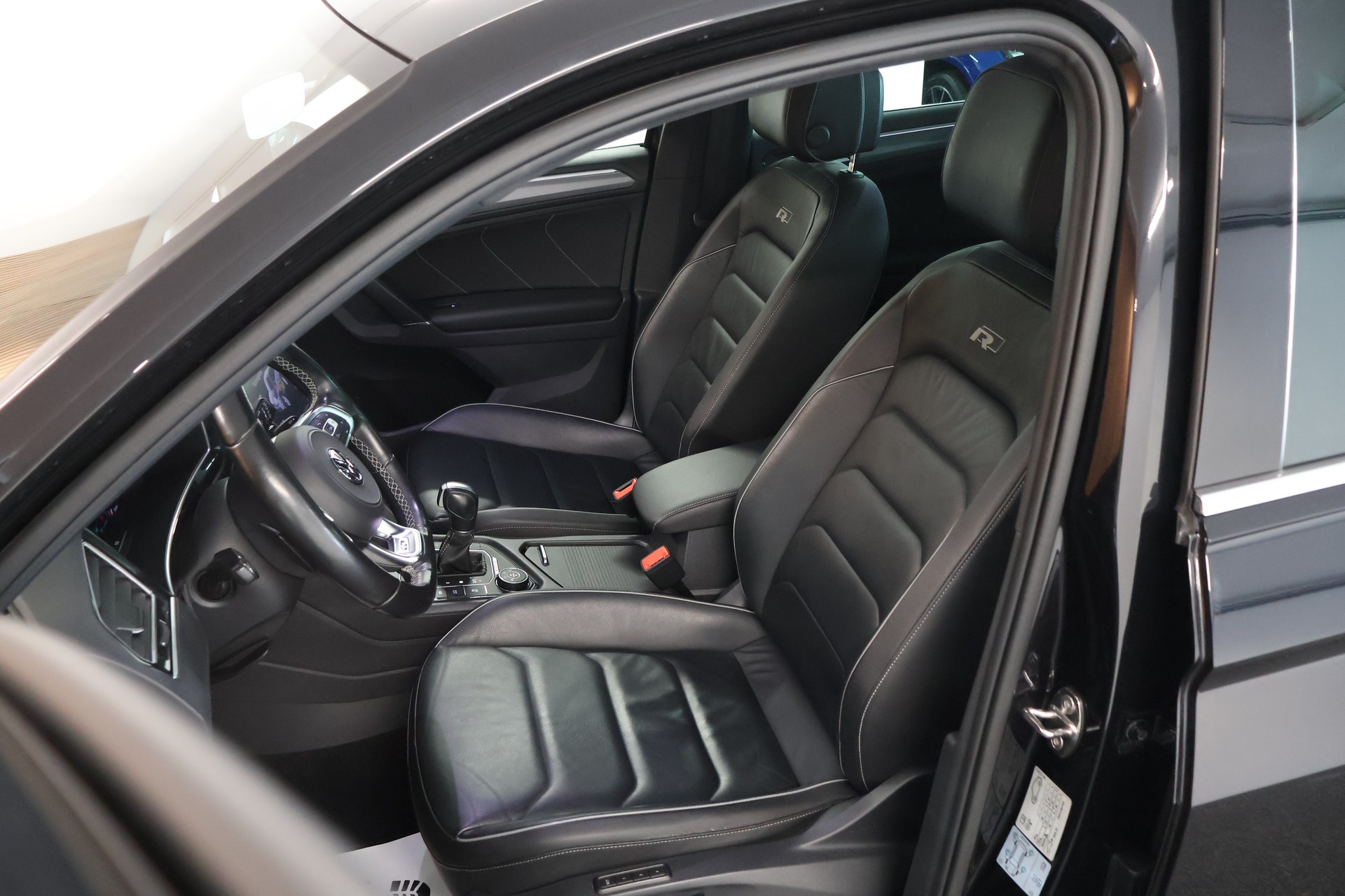 VW Tiguan 2.0TSI R-Line 4Motion DSG-image-10