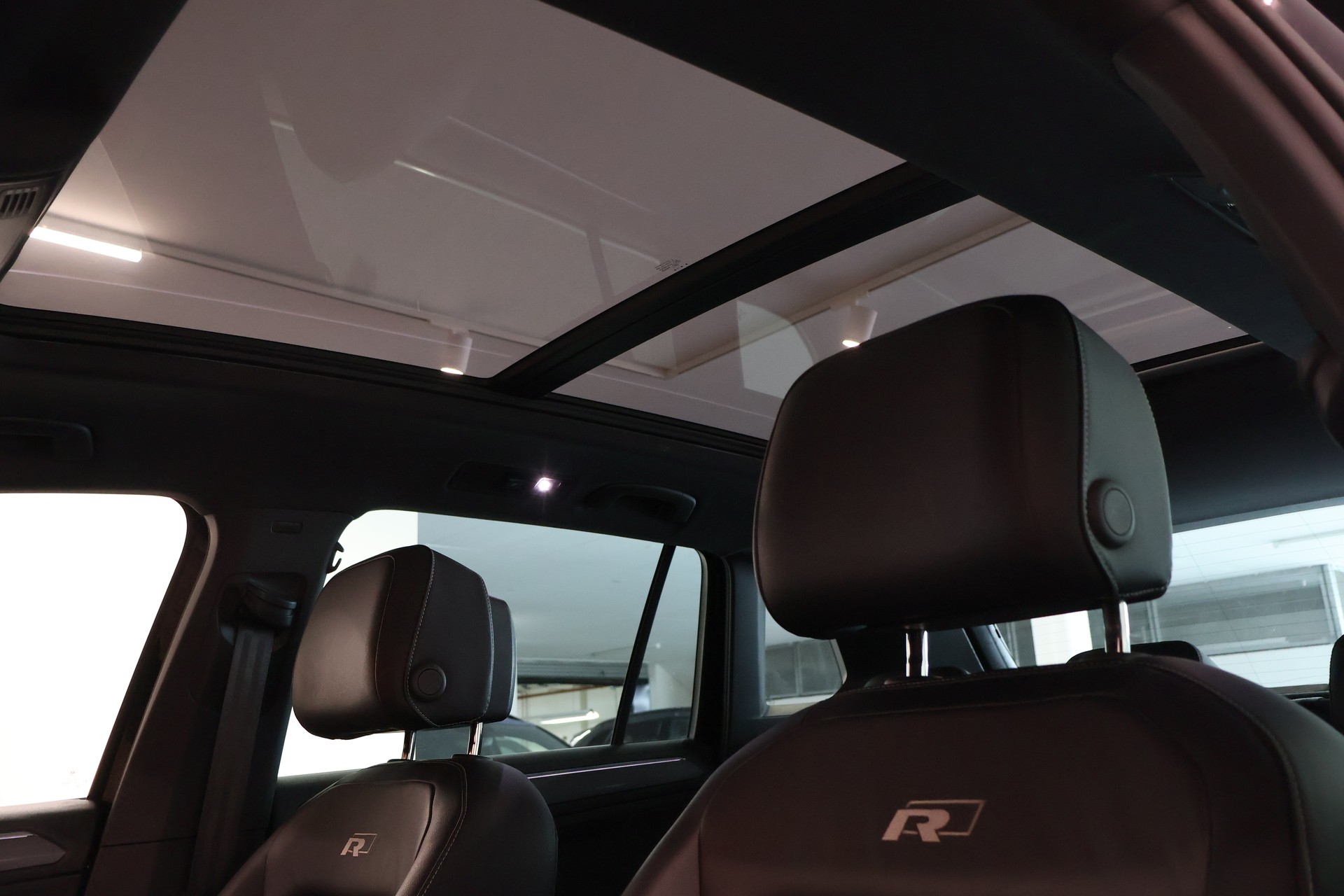 VW Tiguan 2.0TSI R-Line 4Motion DSG-image-23