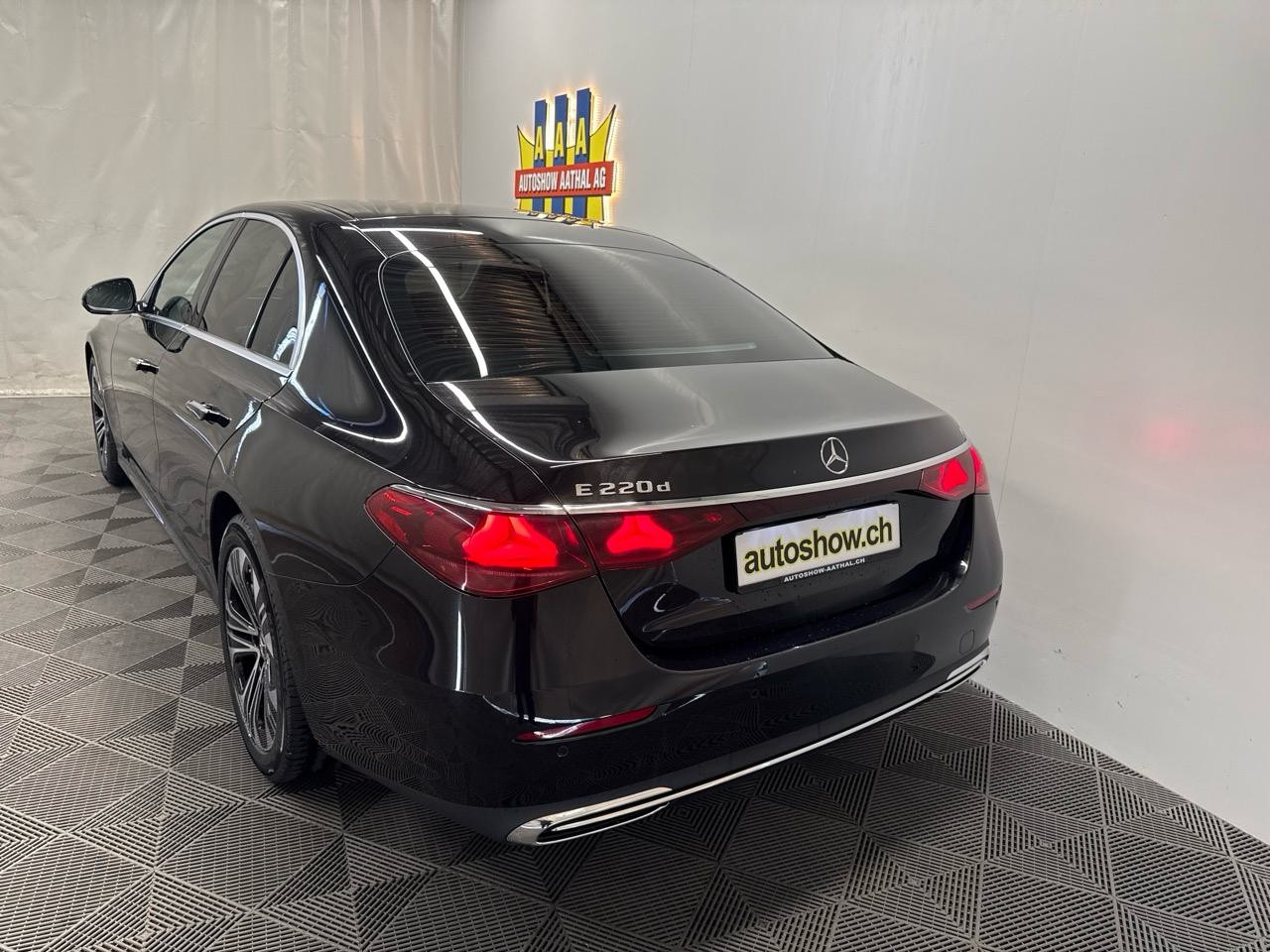 MERCEDES-BENZ E 220 d 9G-Tronic-image-10