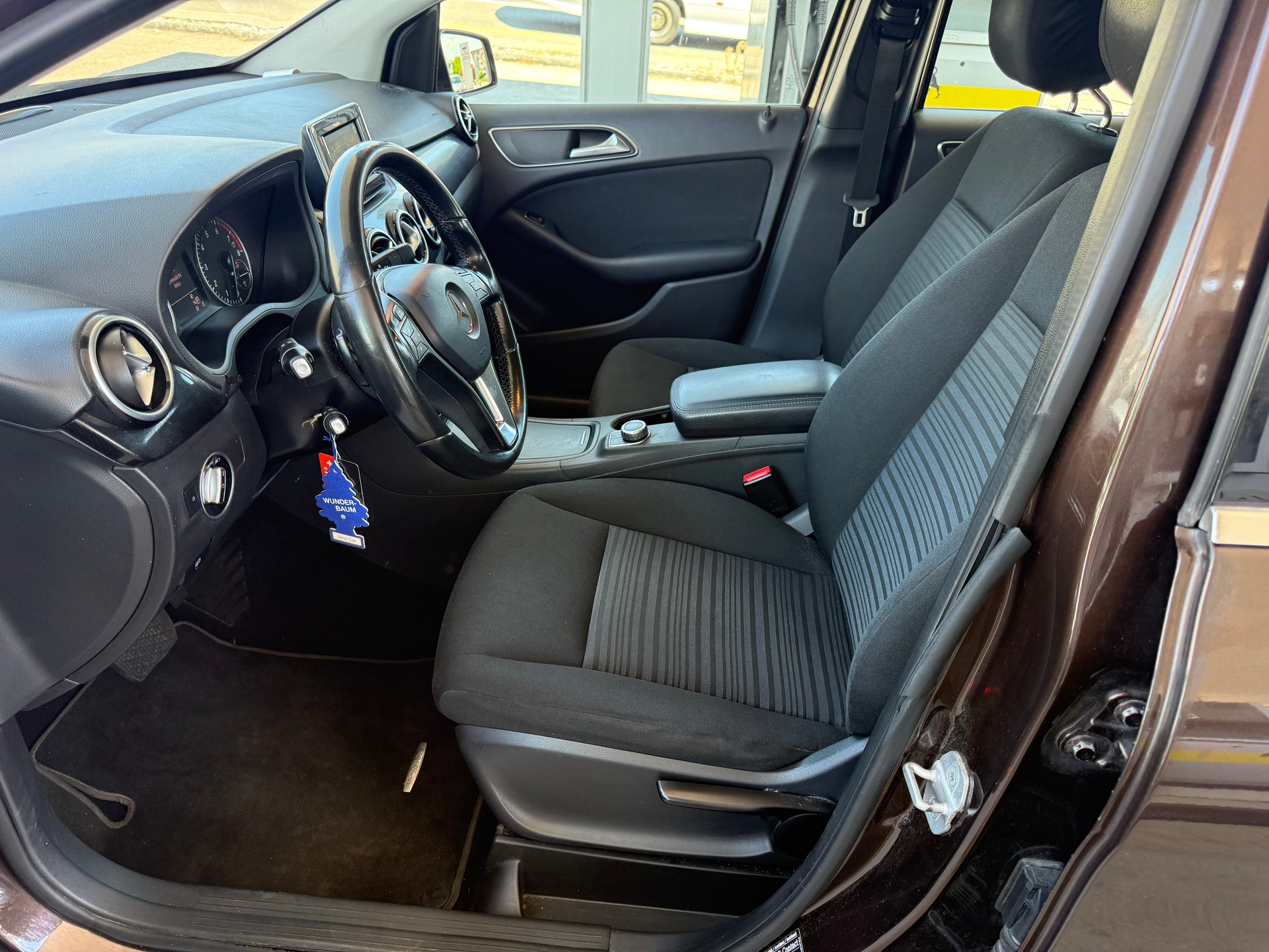 MERCEDES-BENZ B 220 4Matic 7G-DCT-image-8