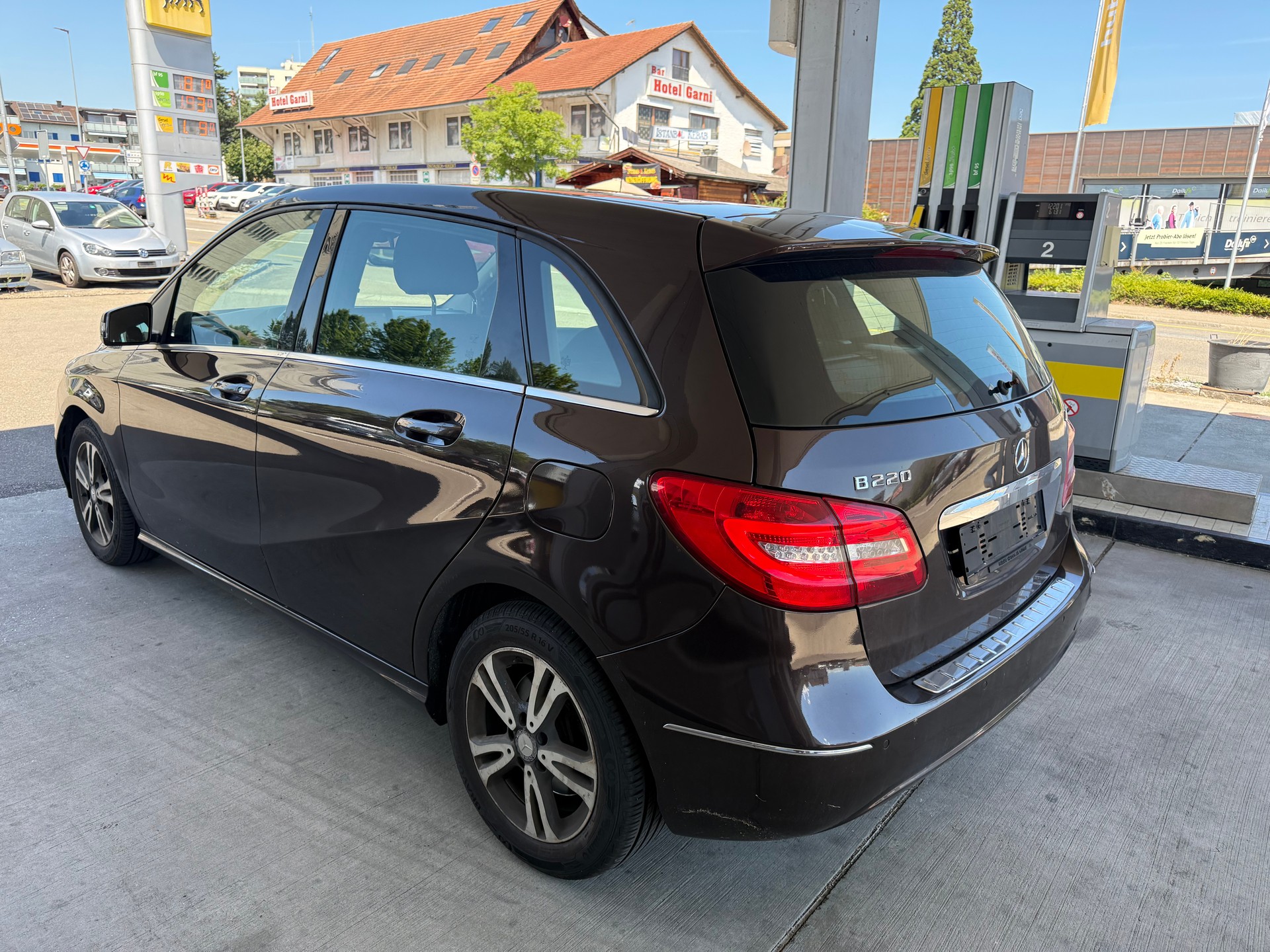 MERCEDES-BENZ B 220 4Matic 7G-DCT-image-4
