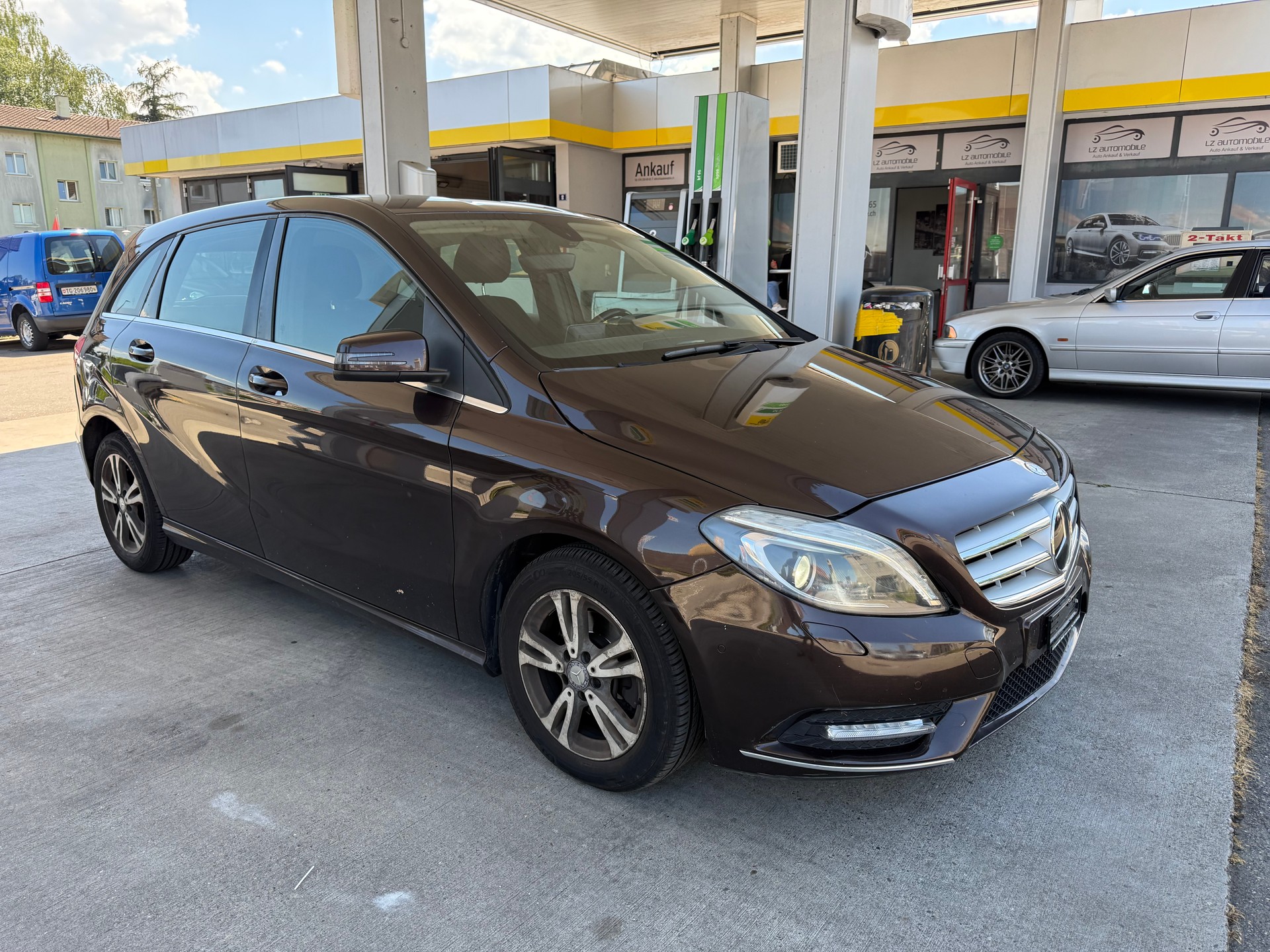 MERCEDES-BENZ B 220 4Matic 7G-DCT-image-2