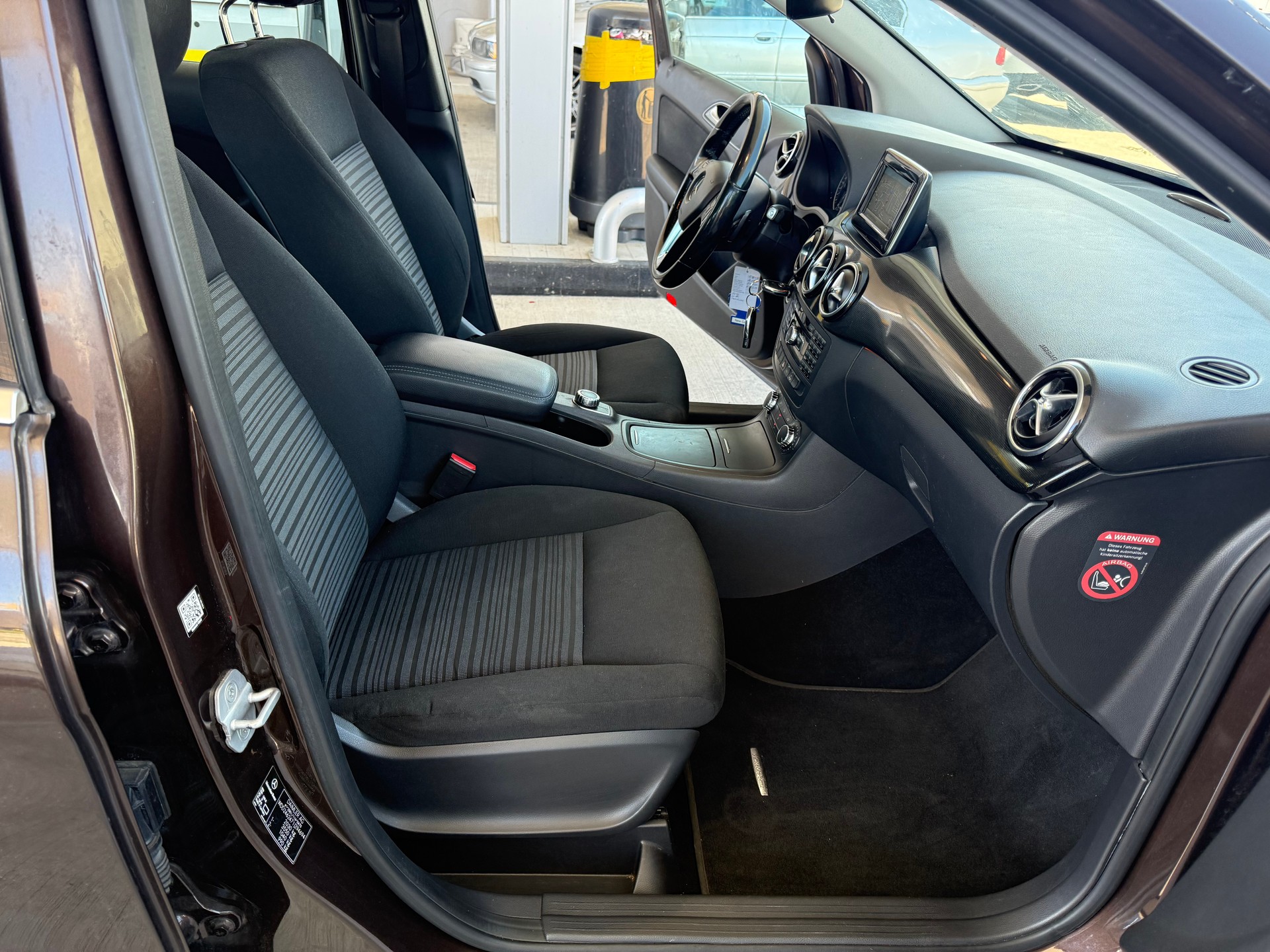 MERCEDES-BENZ B 220 4Matic 7G-DCT-image-9