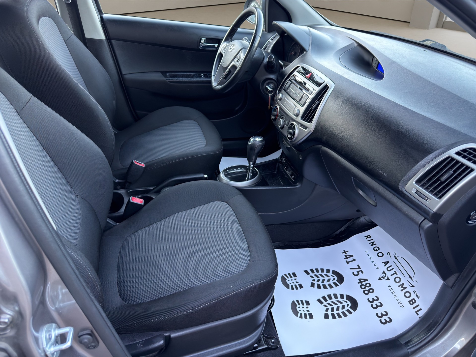 HYUNDAI i20 1.4 Premium Automatic-image-12