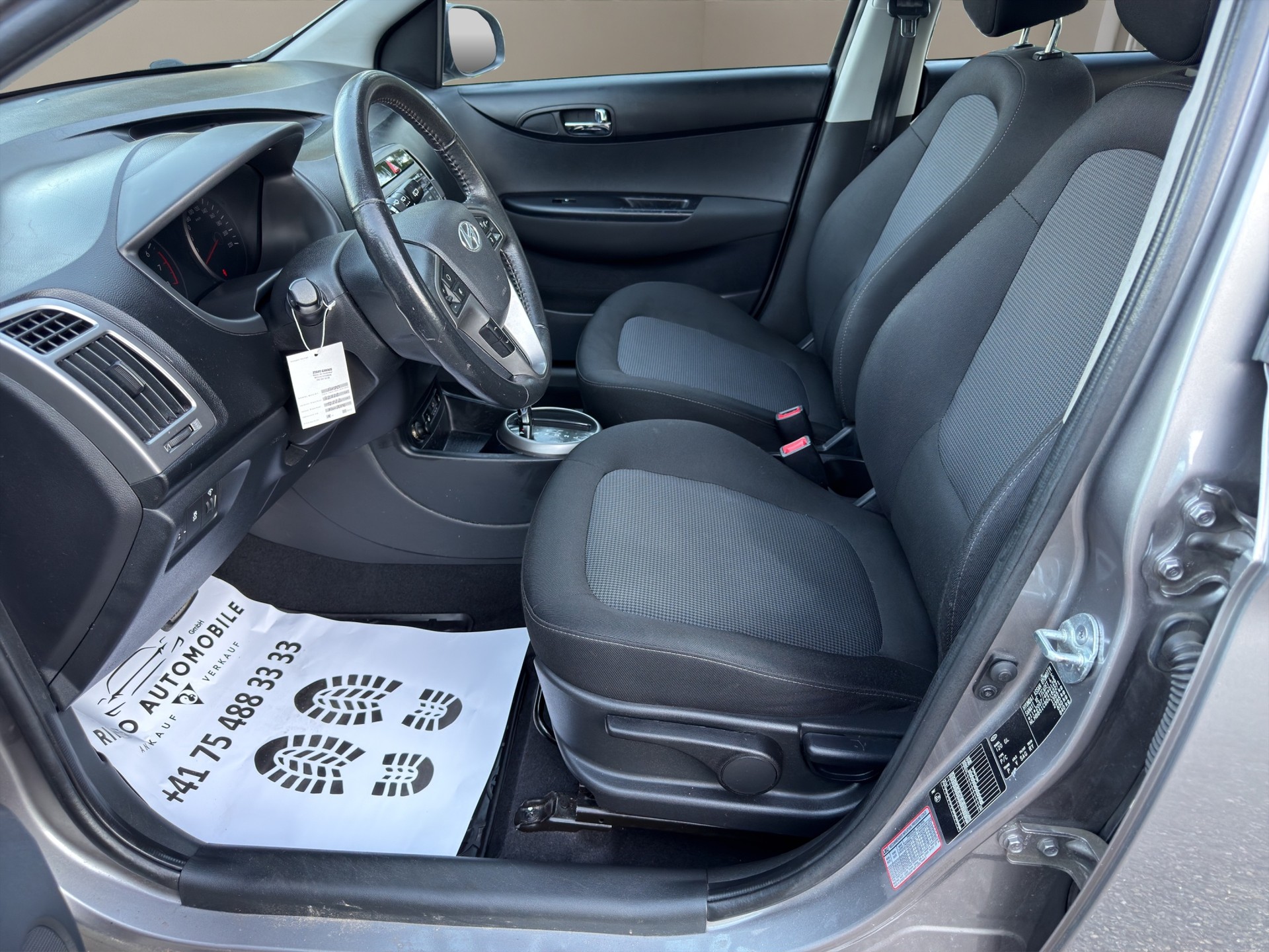 HYUNDAI i20 1.4 Premium Automatic-image-8