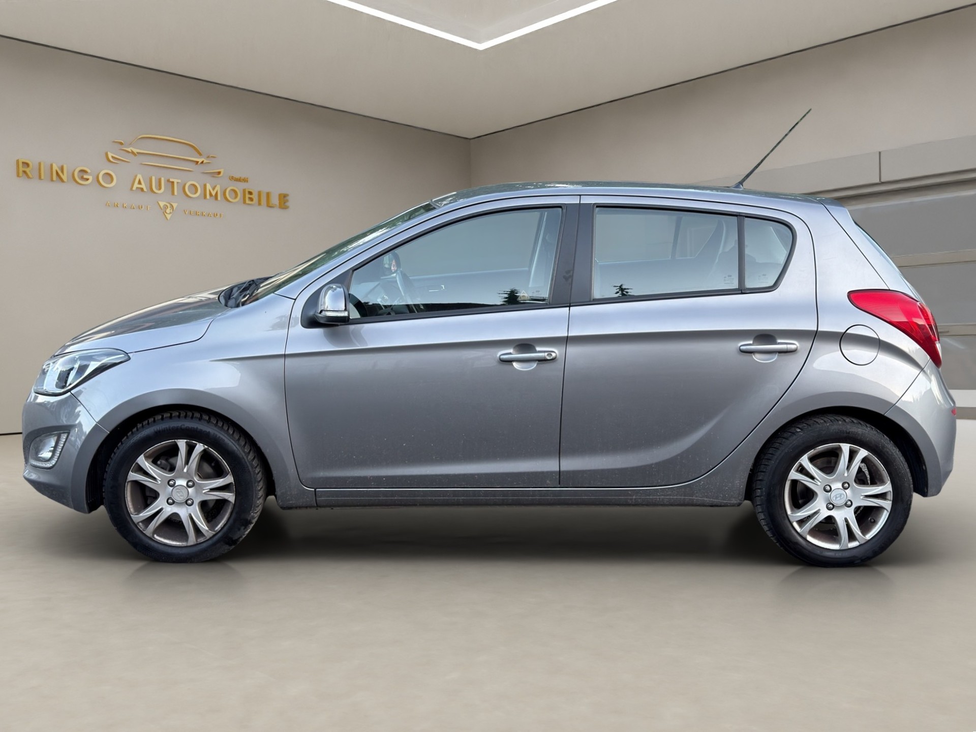 HYUNDAI i20 1.4 Premium Automatic-image-3