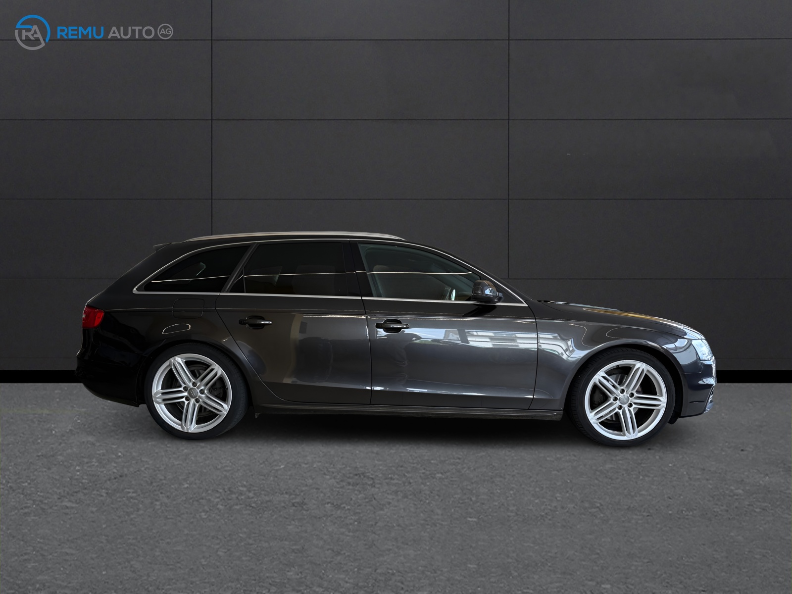 AUDI A4 Avant 2.0 TDI quattro S-tronic-showroom-element-1