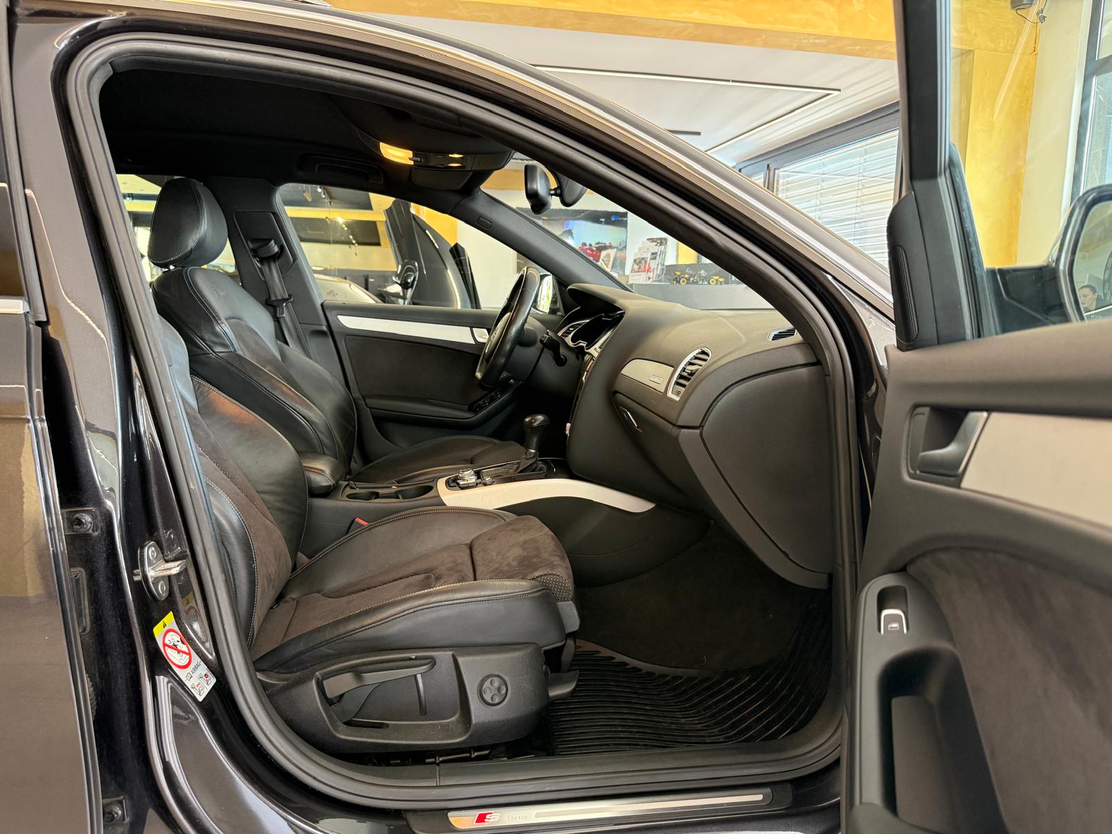 AUDI A4 Avant 2.0 TDI quattro S-tronic-image-14