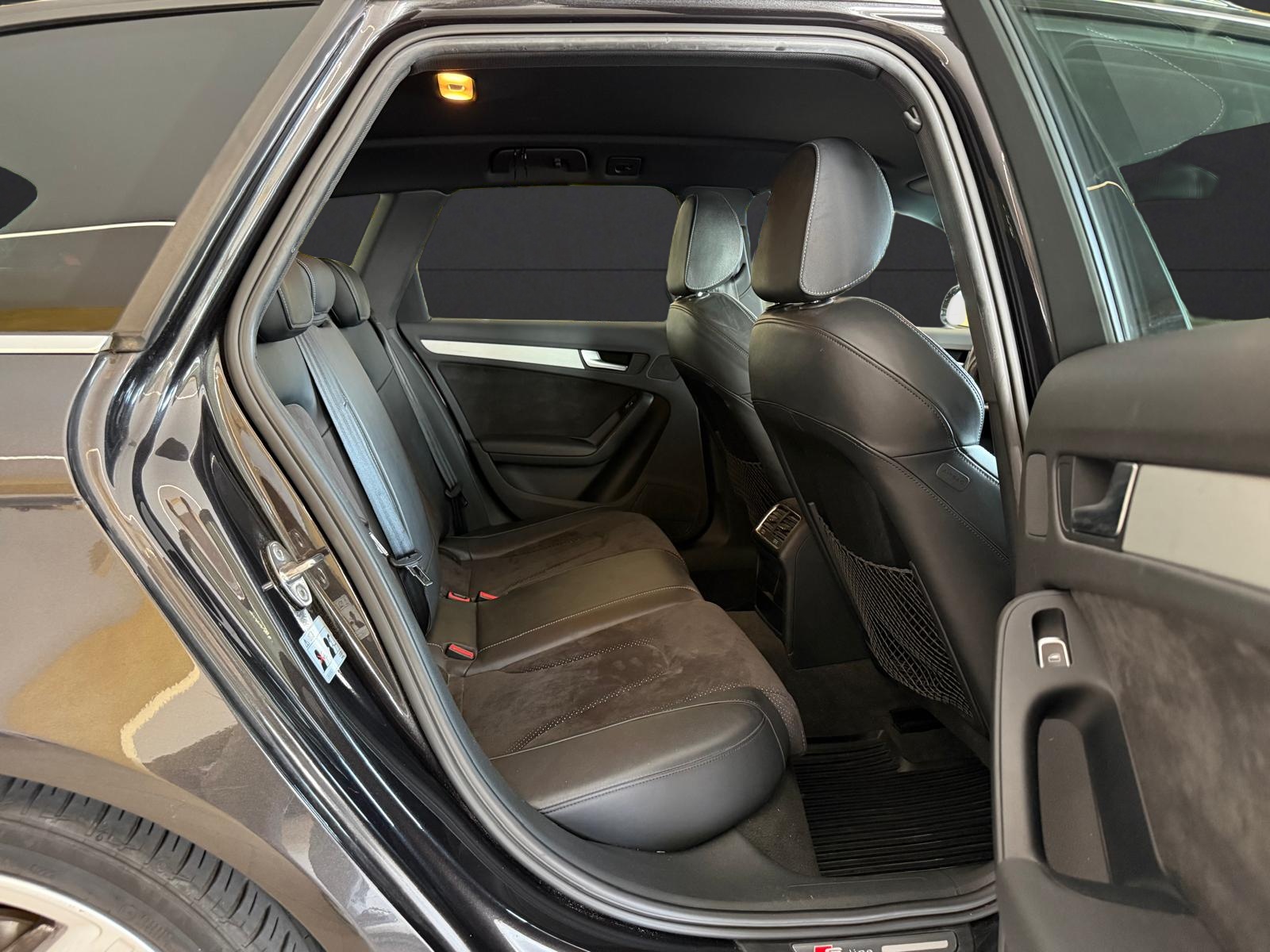 AUDI A4 Avant 2.0 TDI quattro S-tronic-image-17