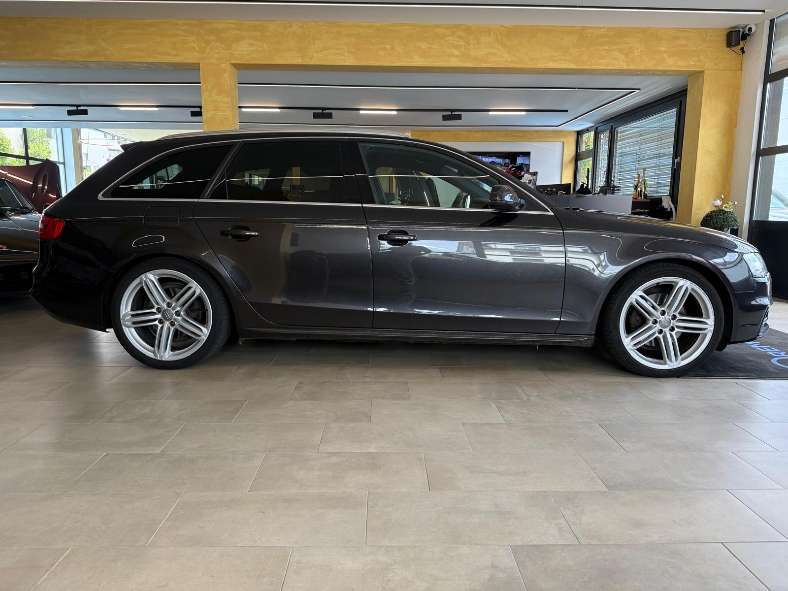 AUDI A4 Avant 2.0 TDI quattro S-tronic-image-1