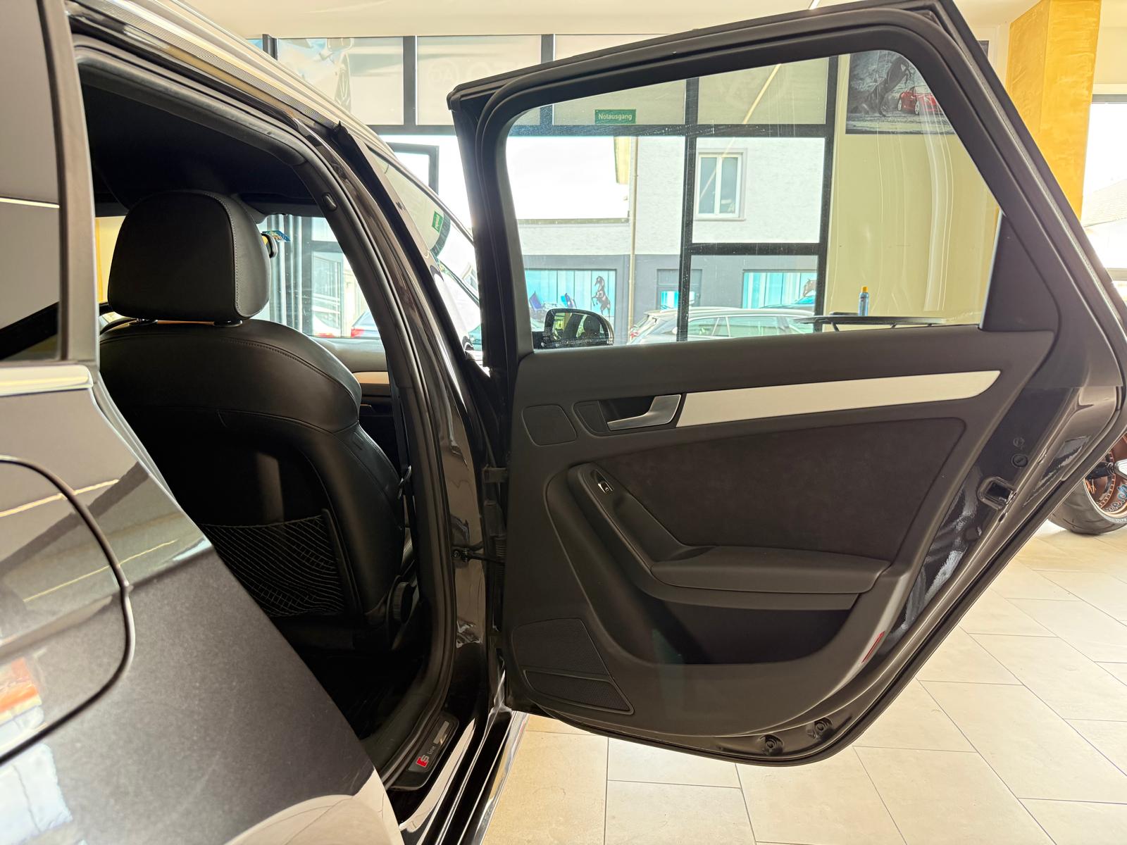 AUDI A4 Avant 2.0 TDI quattro S-tronic-image-16