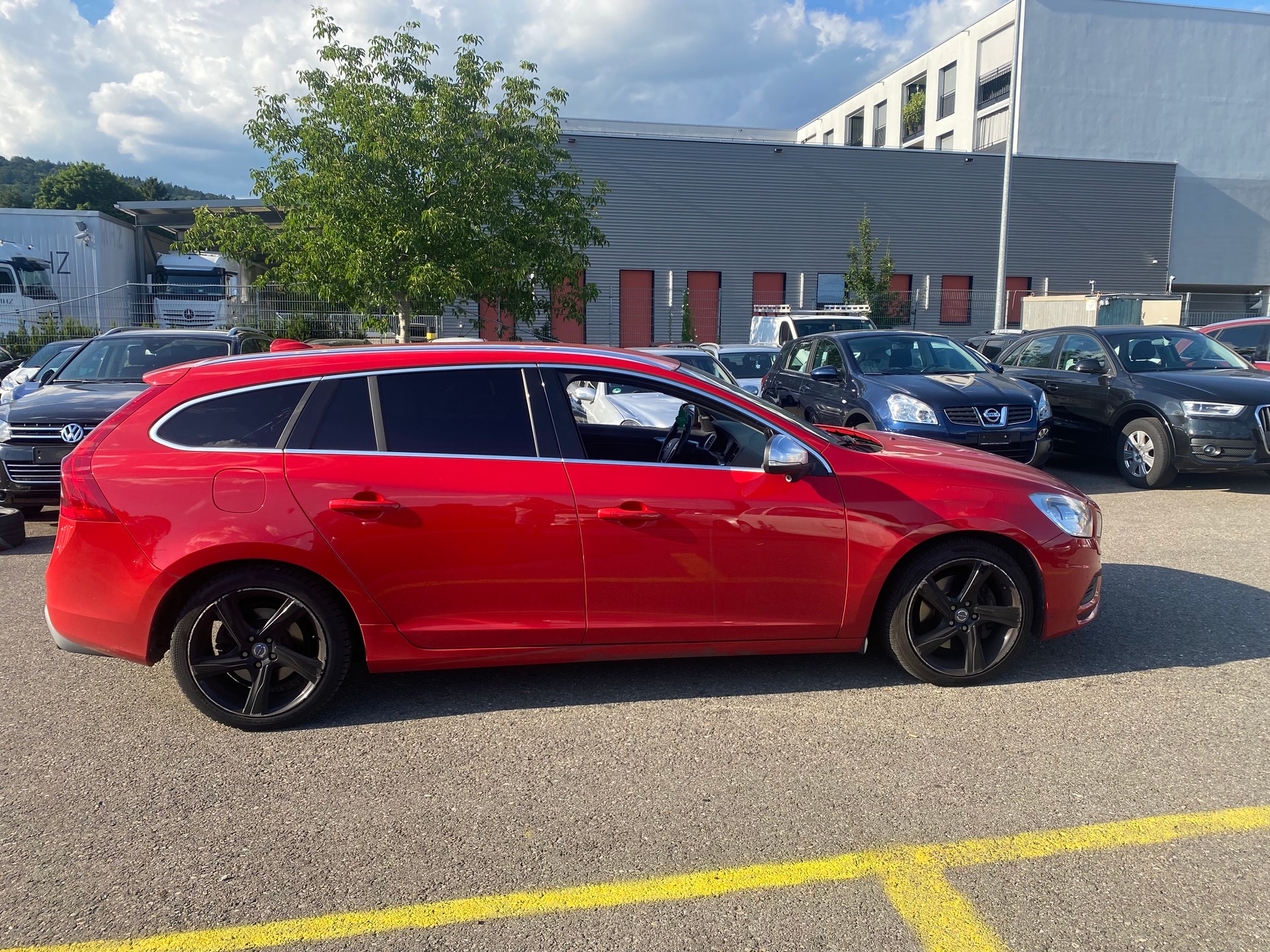 VOLVO V60 D4 AWD Husky Edition Geartronic-image-3