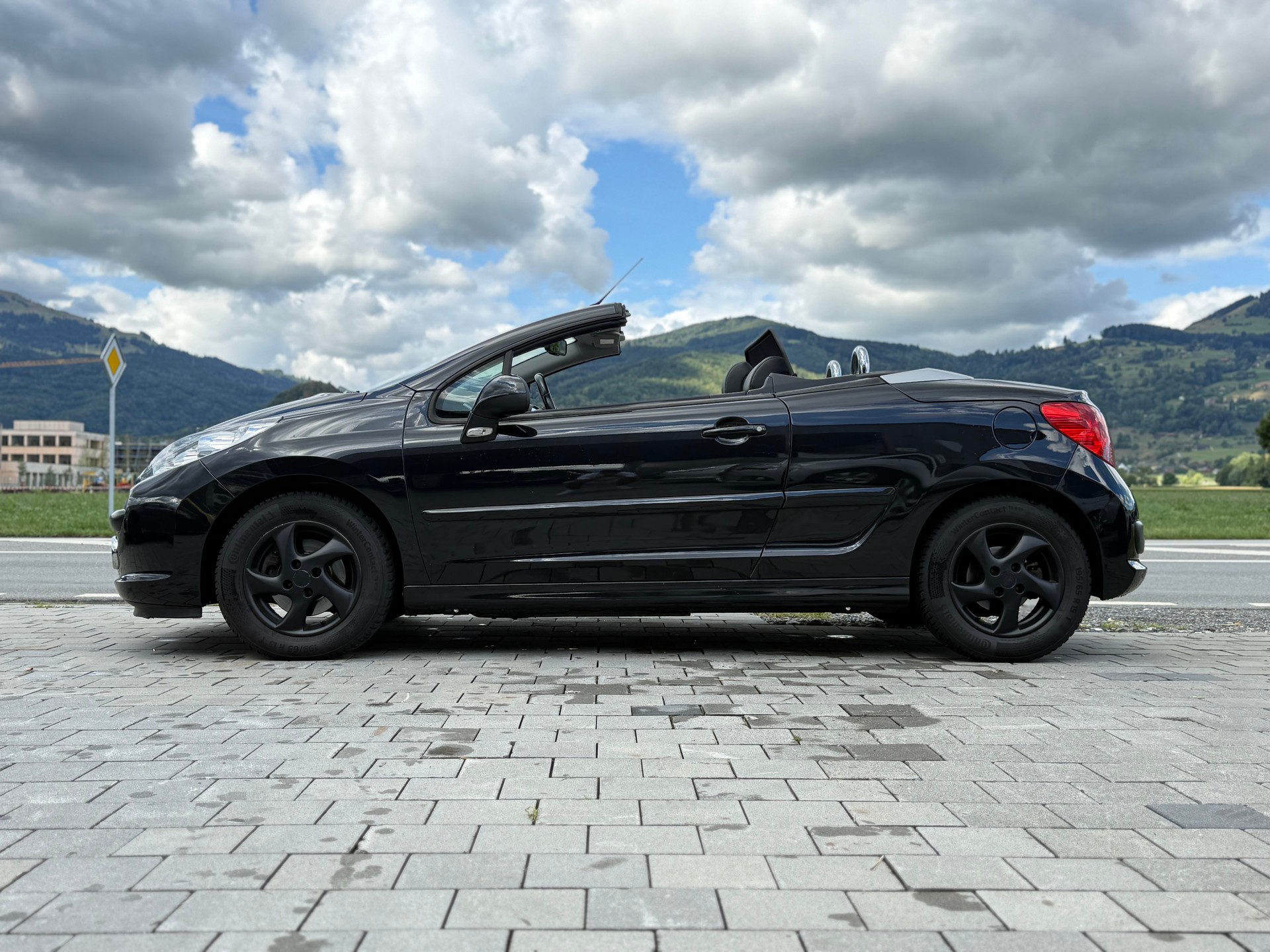 PEUGEOT 207 CC 1.6 16V Turbo Roland Garros Edition-image-4