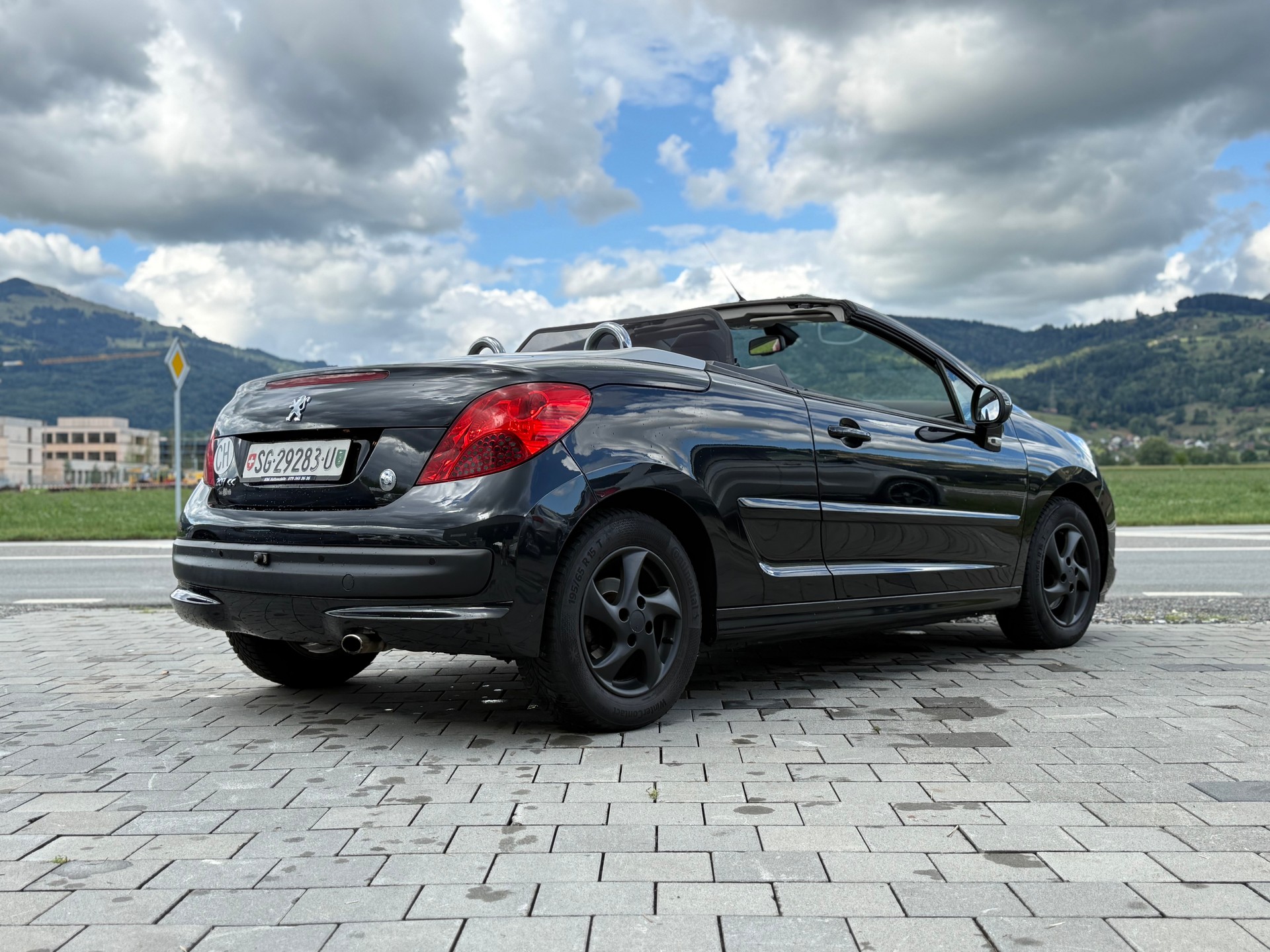 PEUGEOT 207 CC 1.6 16V Turbo Roland Garros Edition-image-6