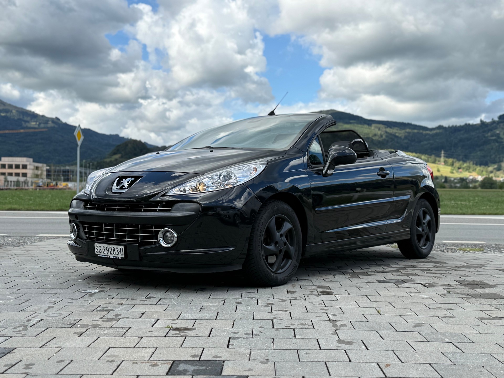 PEUGEOT 207 CC 1.6 16V Turbo Roland Garros Edition-image-0