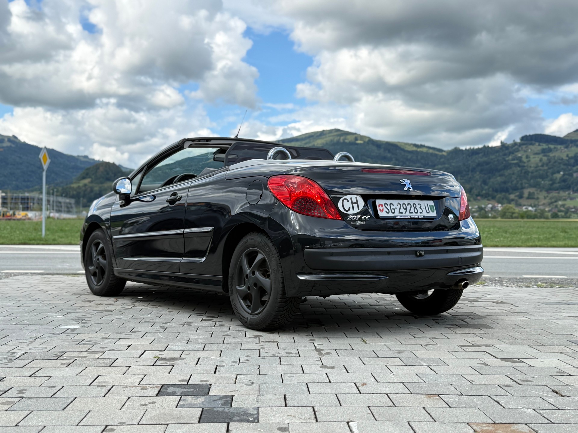 PEUGEOT 207 CC 1.6 16V Turbo Roland Garros Edition-image-8