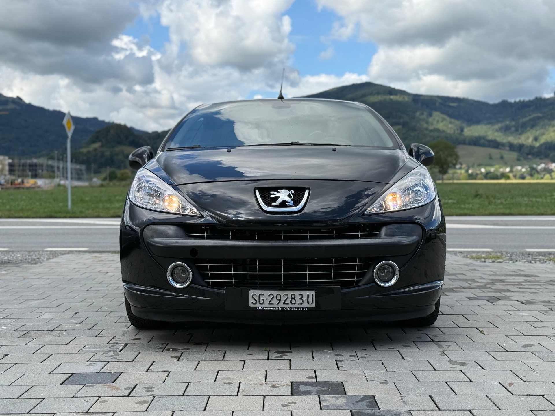 PEUGEOT 207 CC 1.6 16V Turbo Roland Garros Edition-image-3